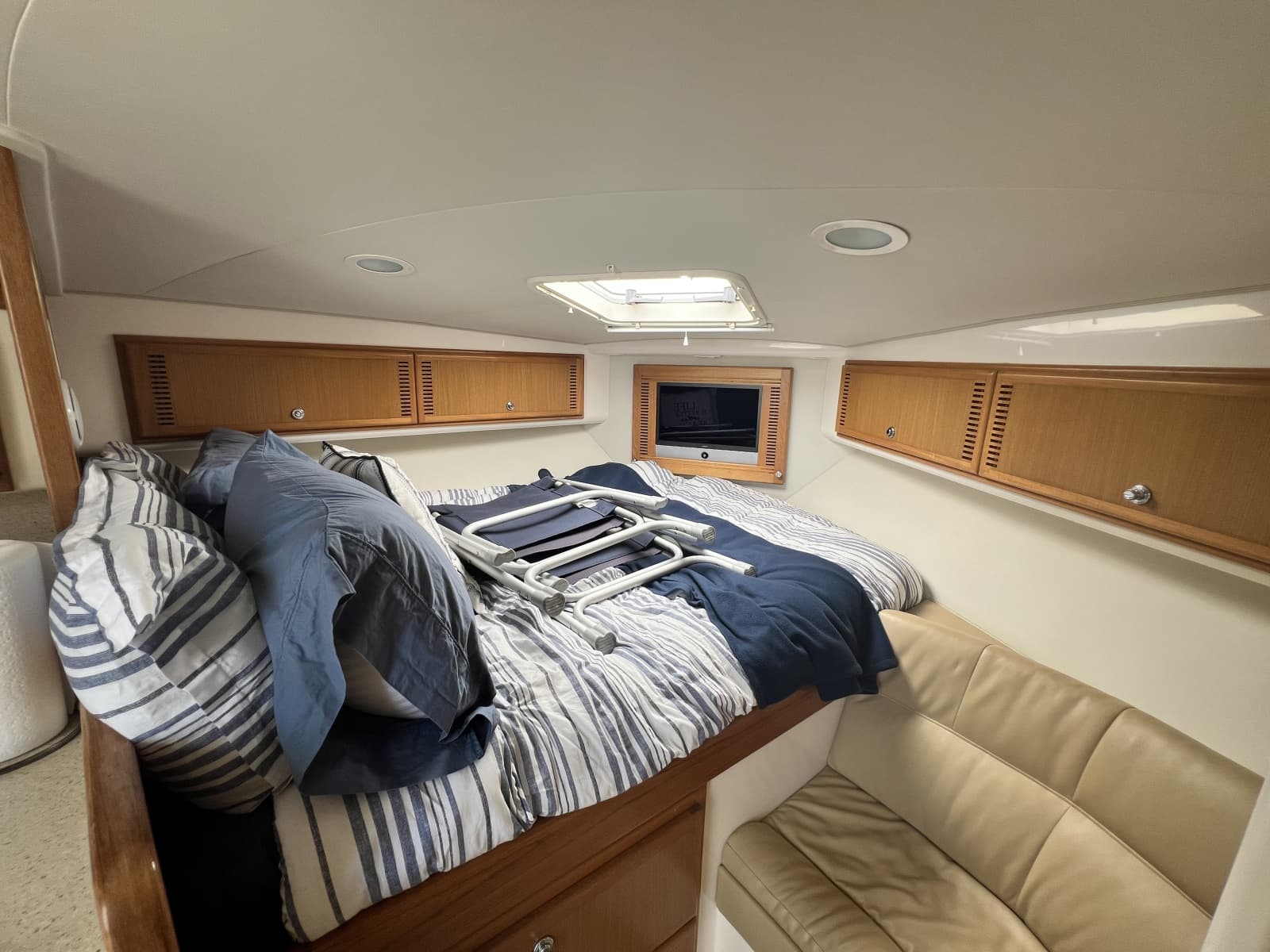 2007 Cabo 35 Express - Photo 35