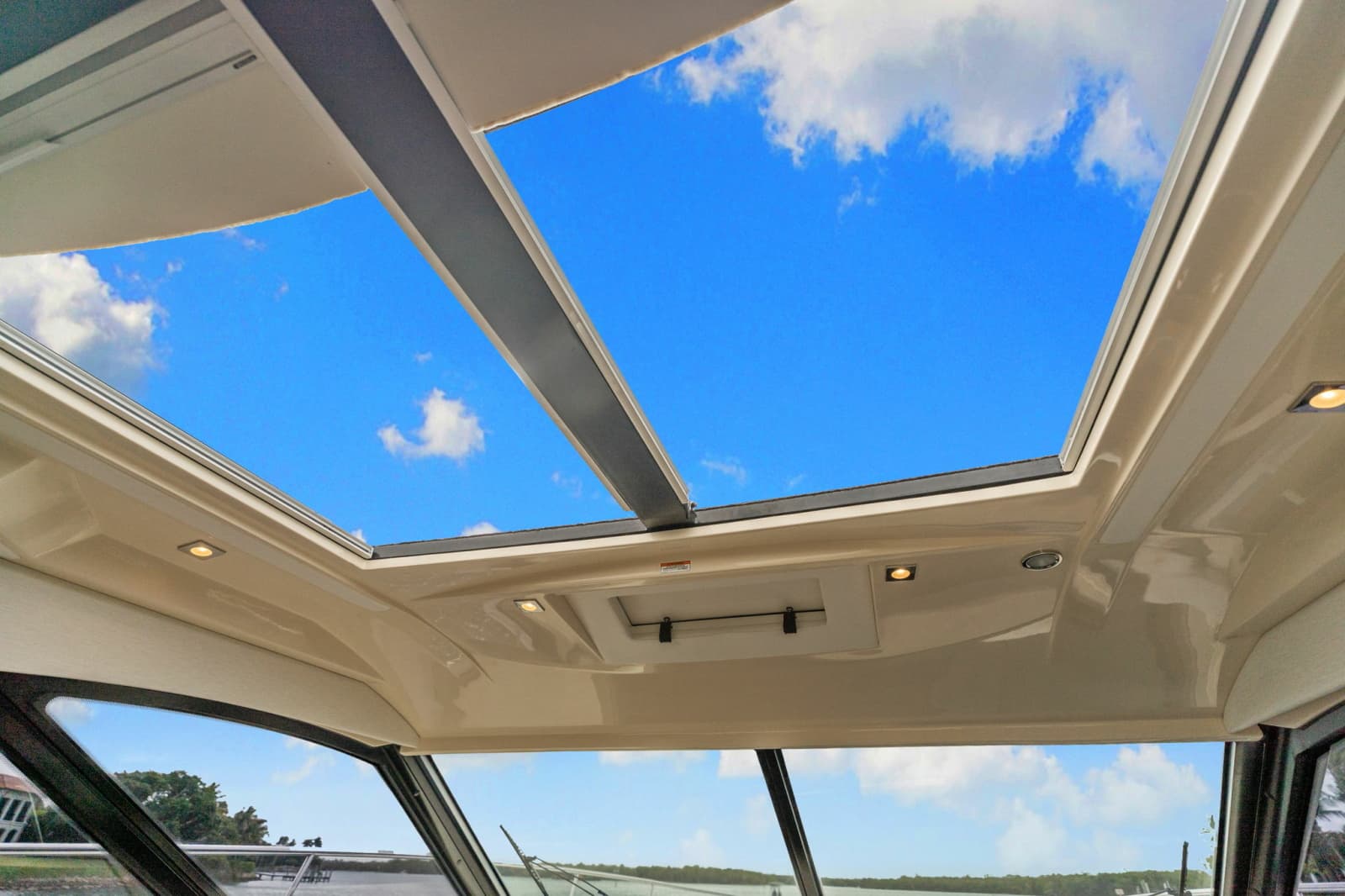 2017 Sea Ray SUNDANCER 510 - Photo 29