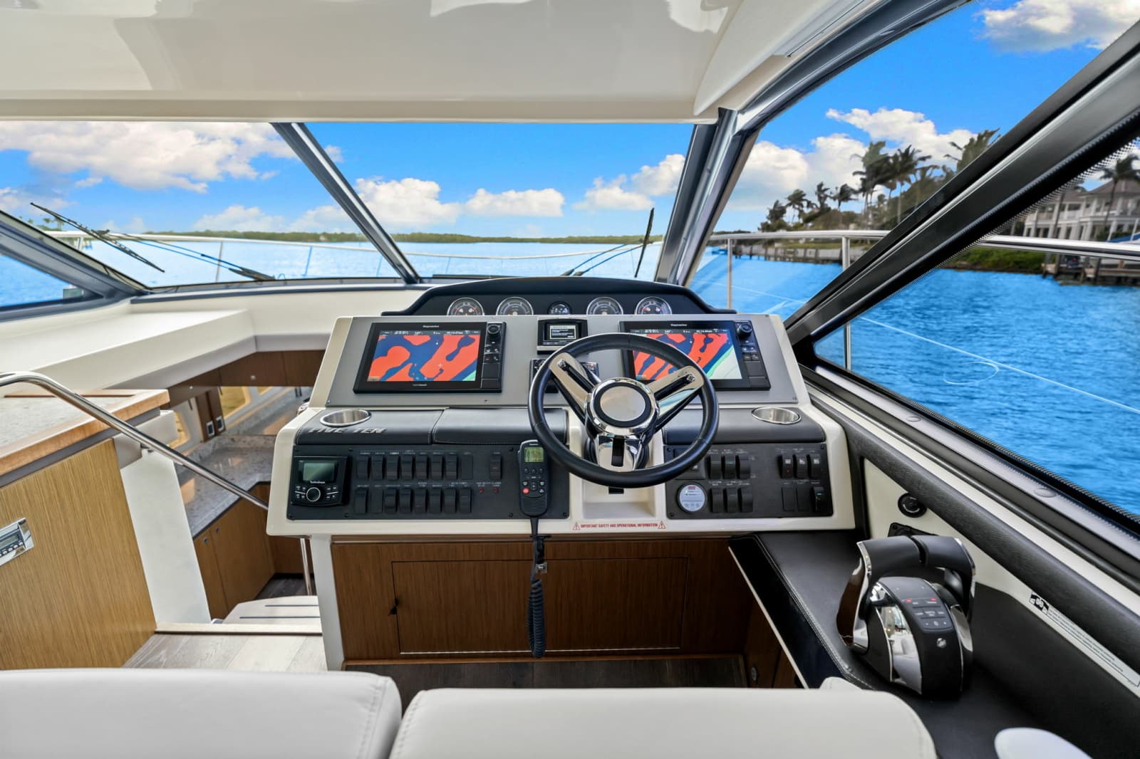 2017 Sea Ray SUNDANCER 510 - Photo 20