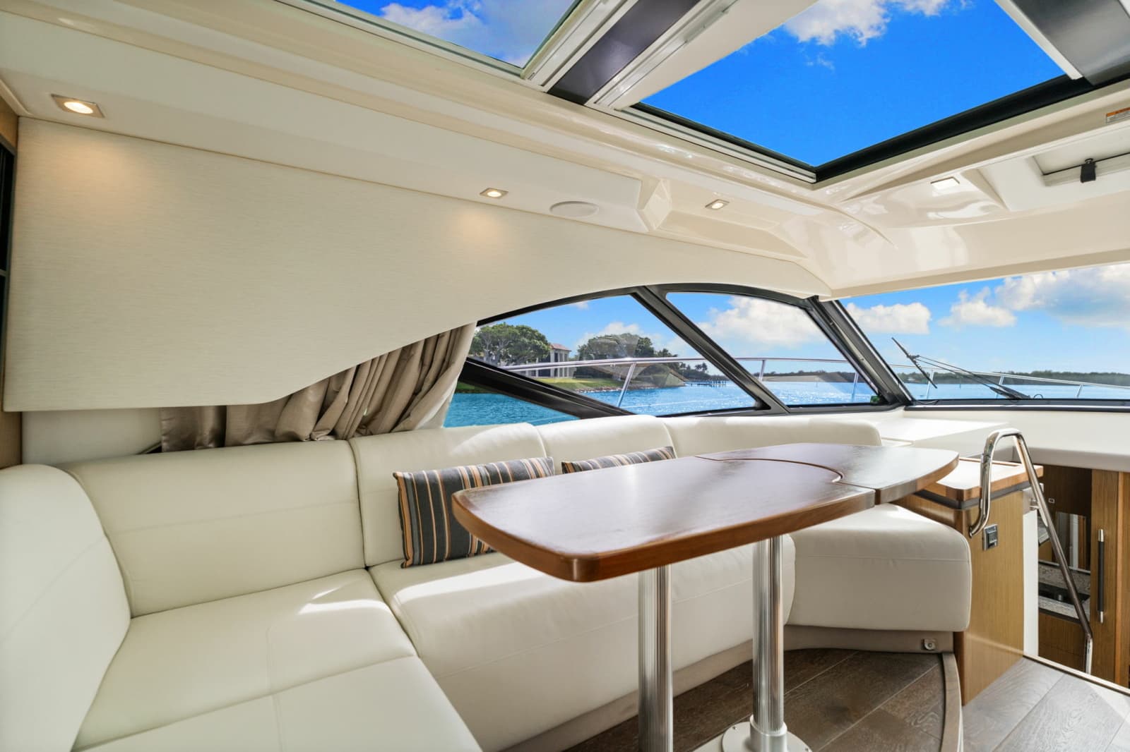 2017 Sea Ray SUNDANCER 510 - Photo 27