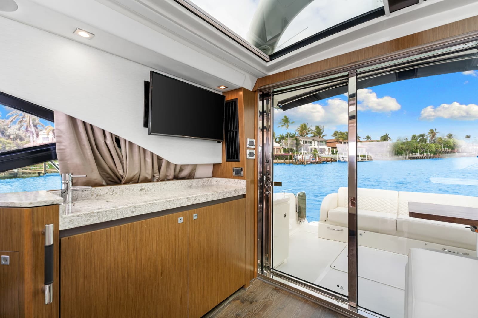 2017 Sea Ray SUNDANCER 510 - Photo 32