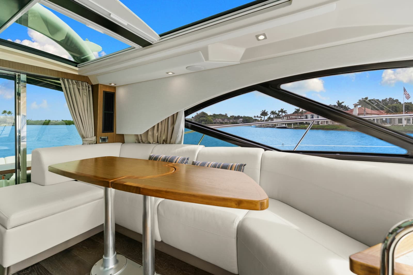 2017 Sea Ray SUNDANCER 510 - Photo 28