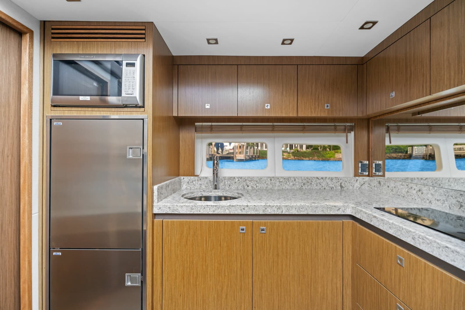 2017 Sea Ray SUNDANCER 510 - Photo 30
