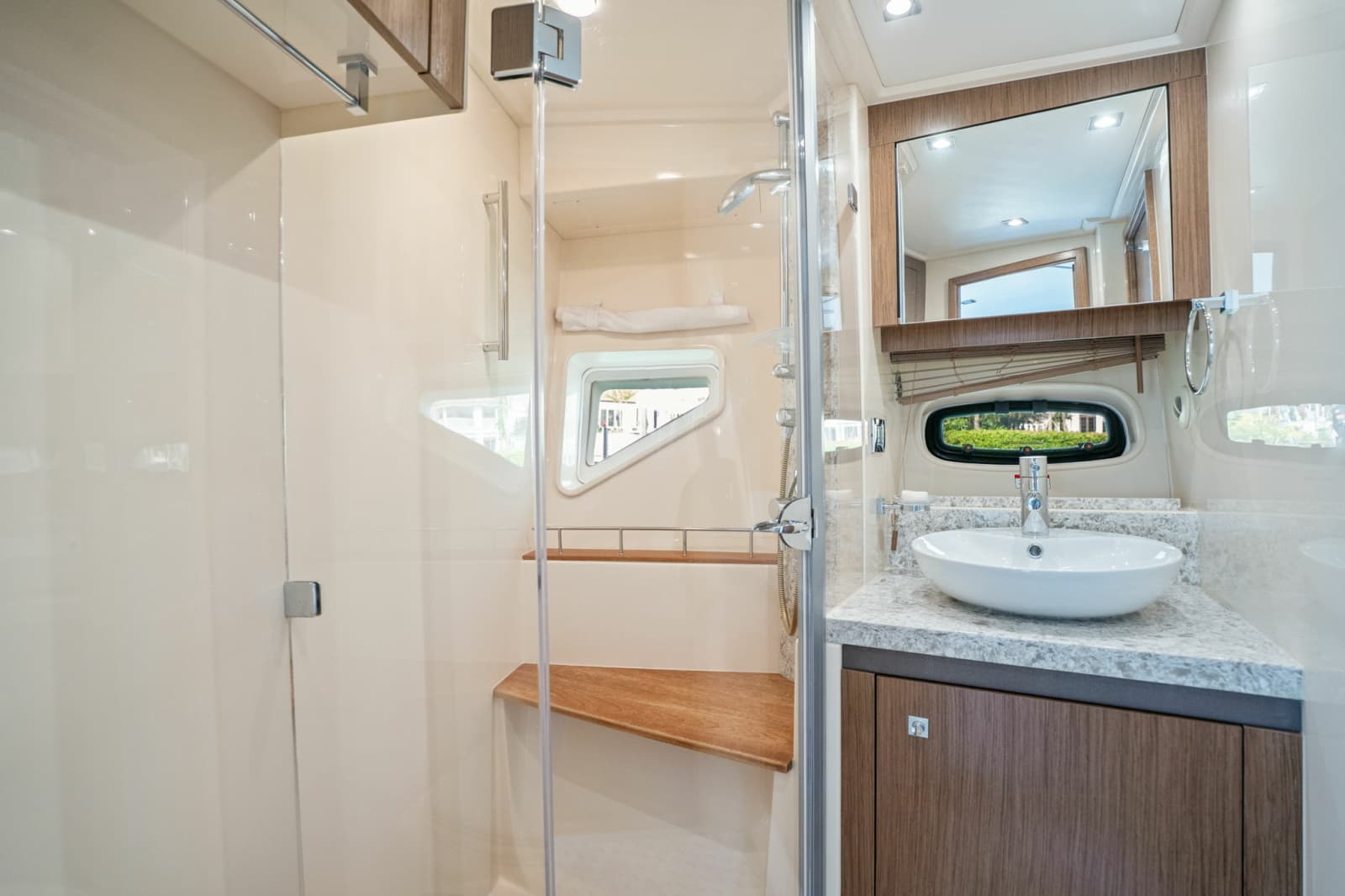 2017 Sea Ray SUNDANCER 510 - Photo 41
