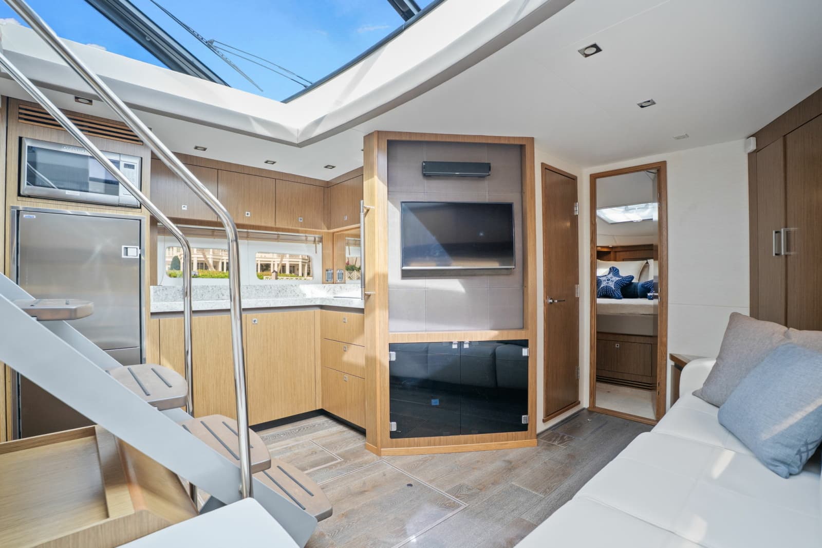 2017 Sea Ray SUNDANCER 510 - Photo 35