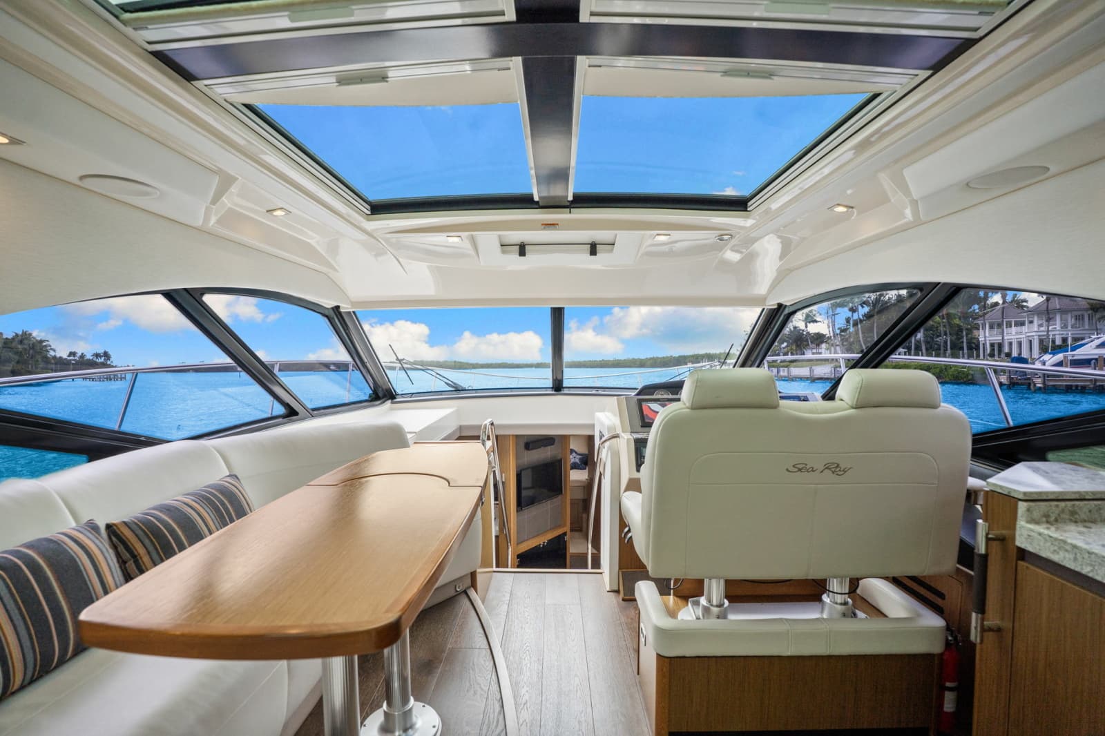 2017 Sea Ray SUNDANCER 510 - Photo 26