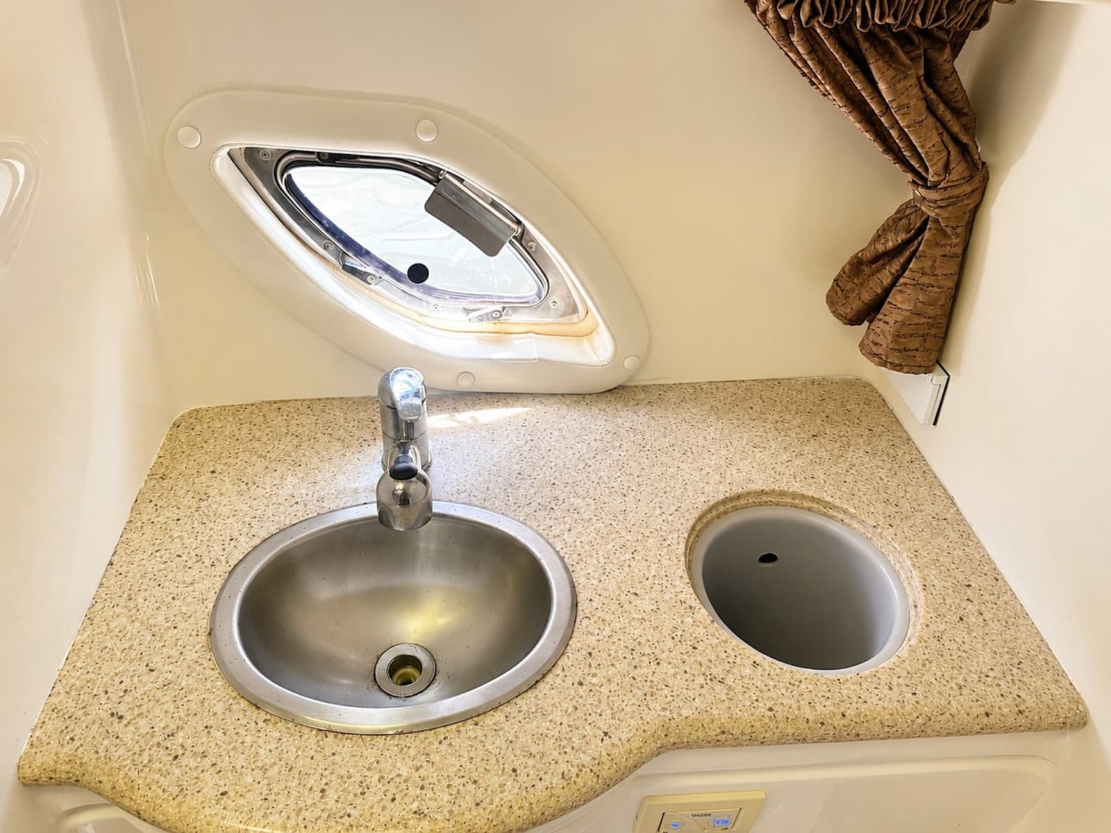 2012 Rinker 310 Express Cruiser - Photo 53