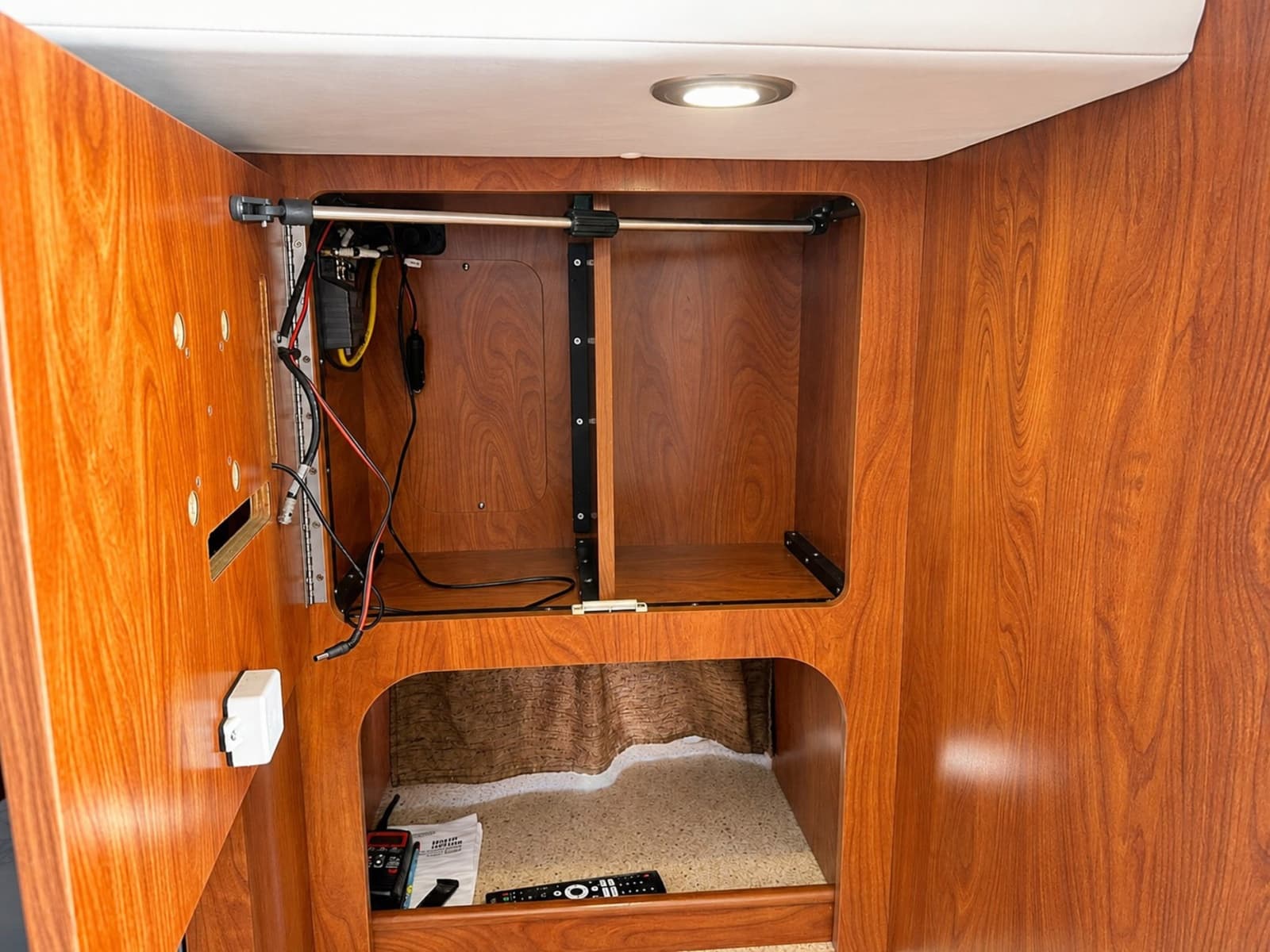 2012 Rinker 310 Express Cruiser - Photo 50