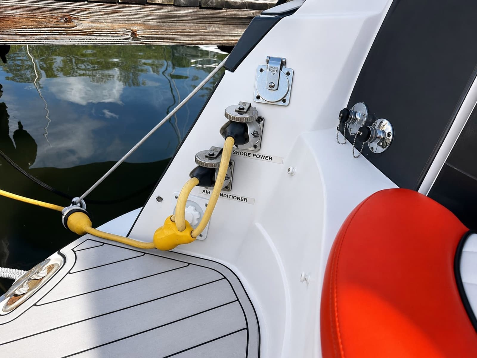 2012 Rinker 310 Express Cruiser - Photo 11