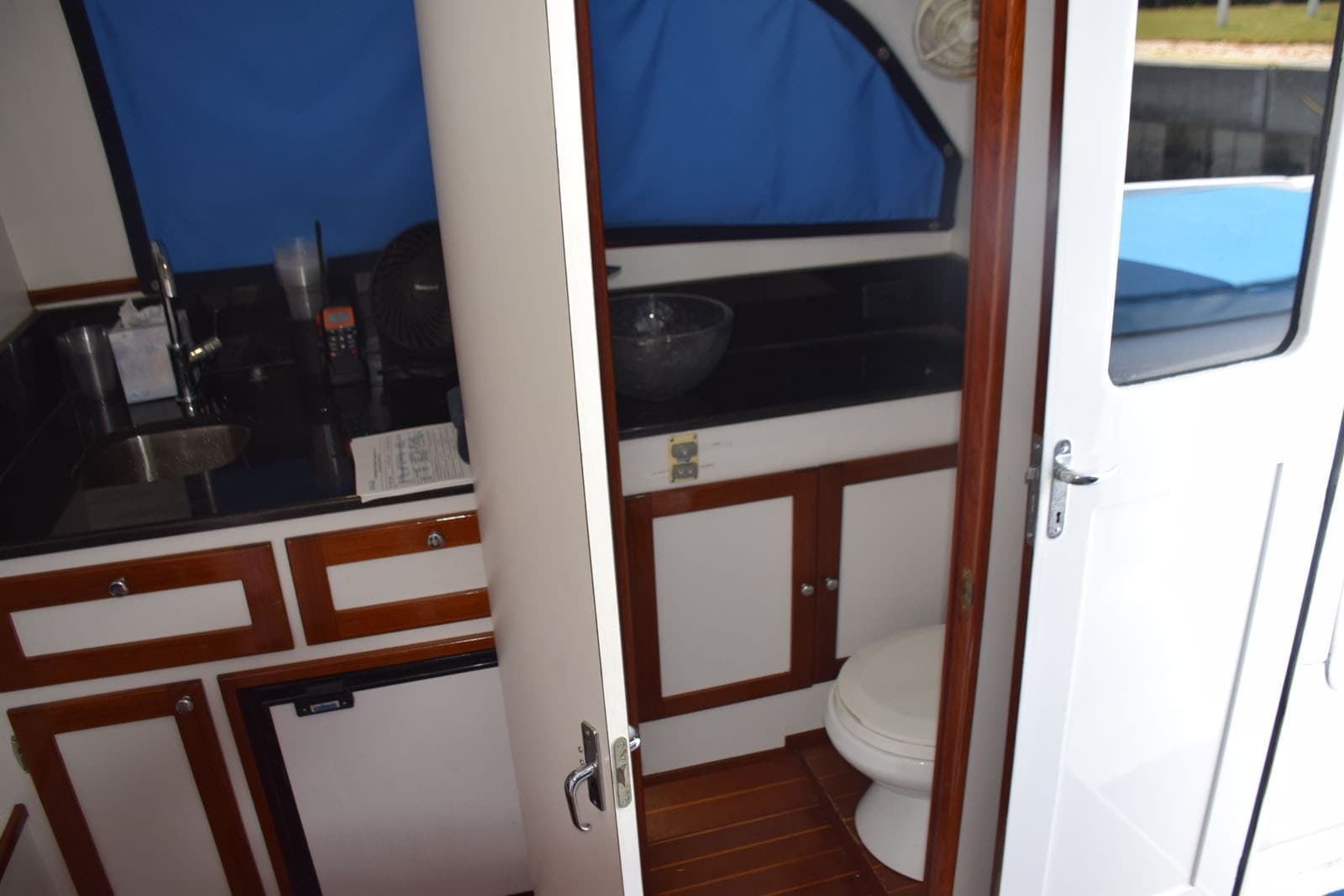 1976 Bertram Flybridge Cruiser - Photo 27