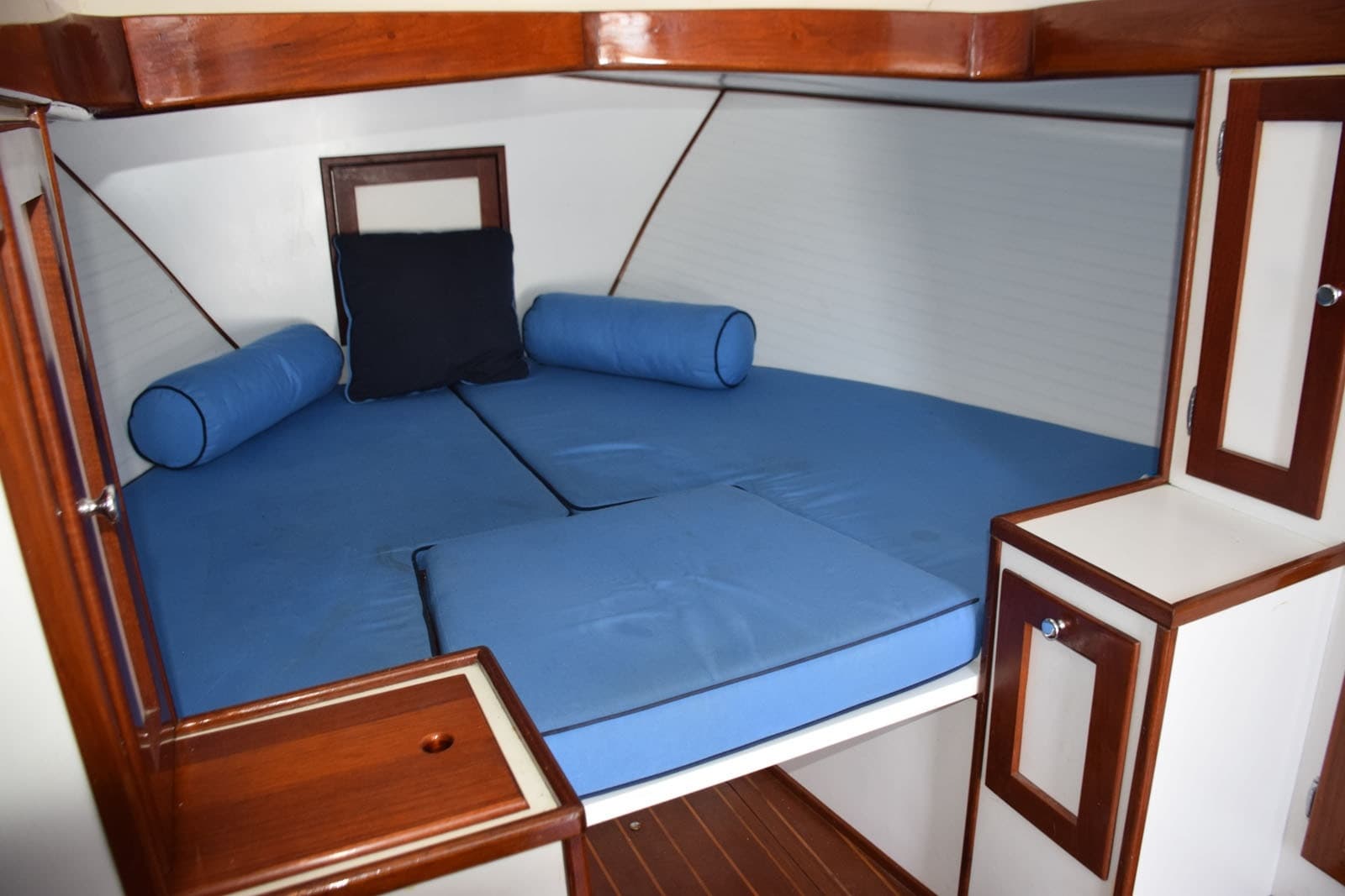 1976 Bertram Flybridge Cruiser - Photo 26