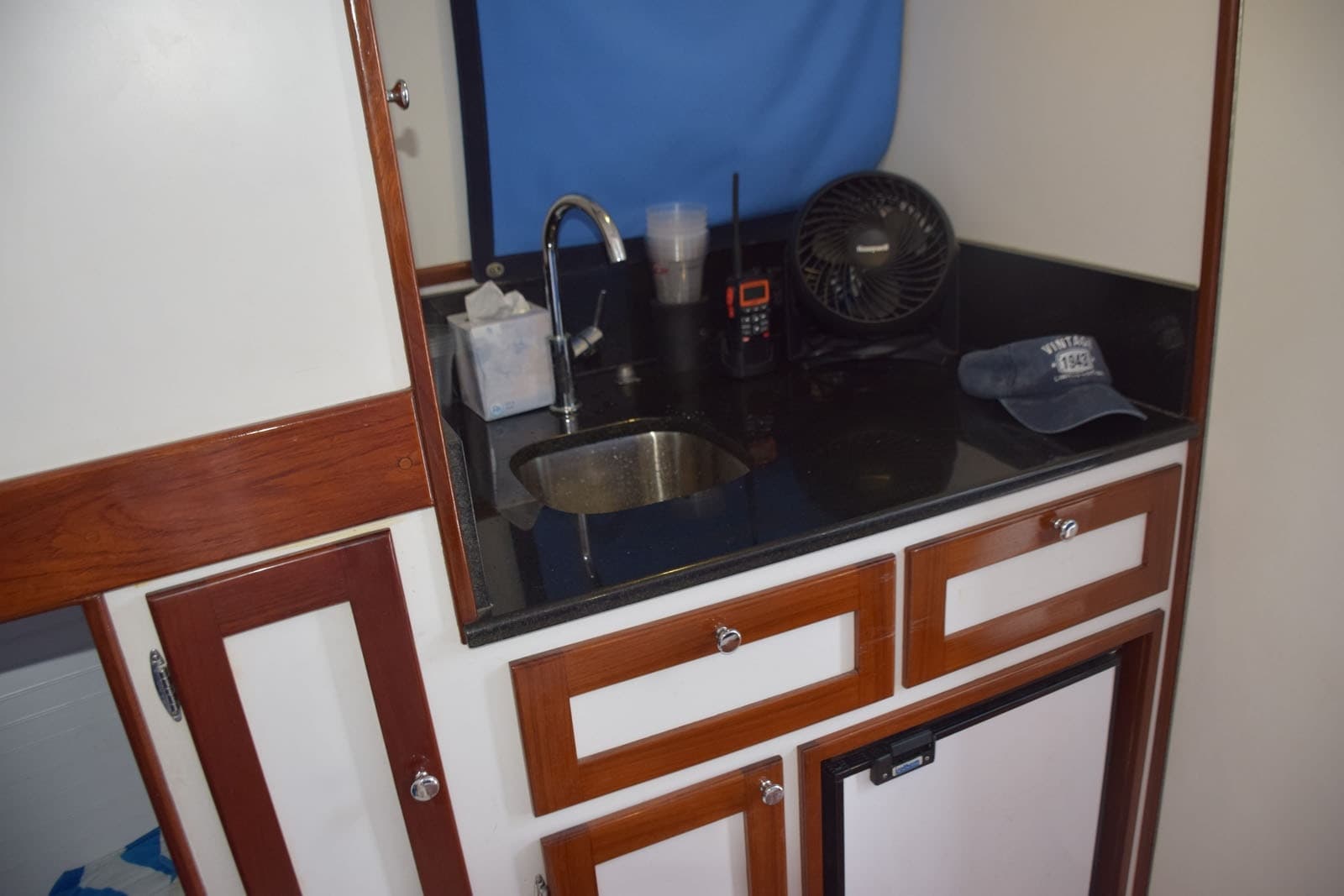 1976 Bertram Flybridge Cruiser - Photo 24