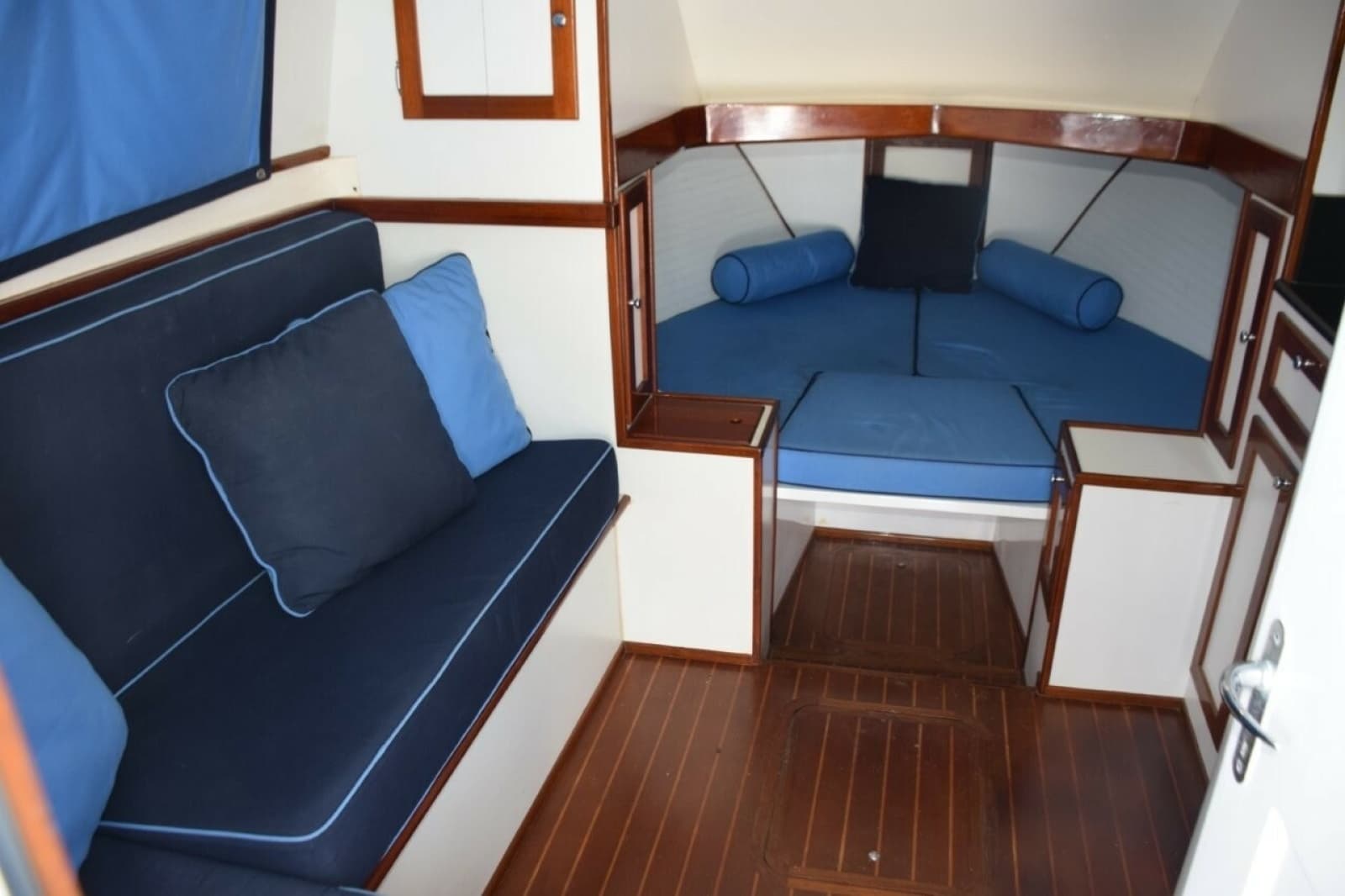1976 Bertram Flybridge Cruiser - Photo 4