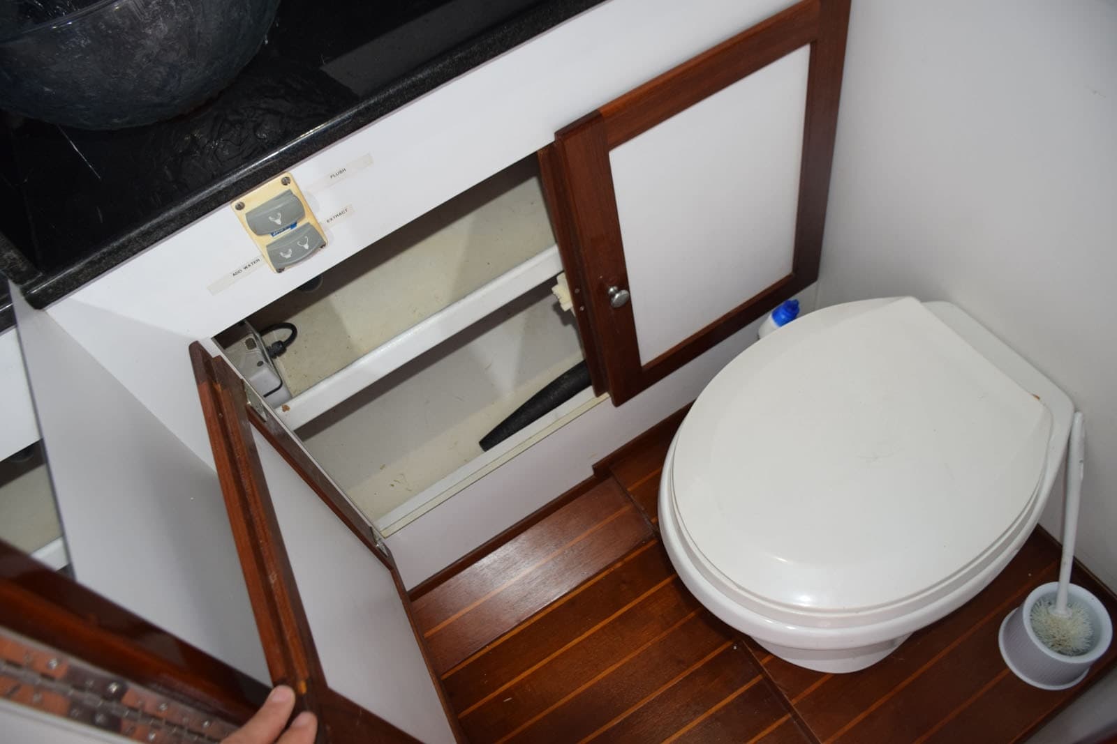 1976 Bertram Flybridge Cruiser - Photo 30