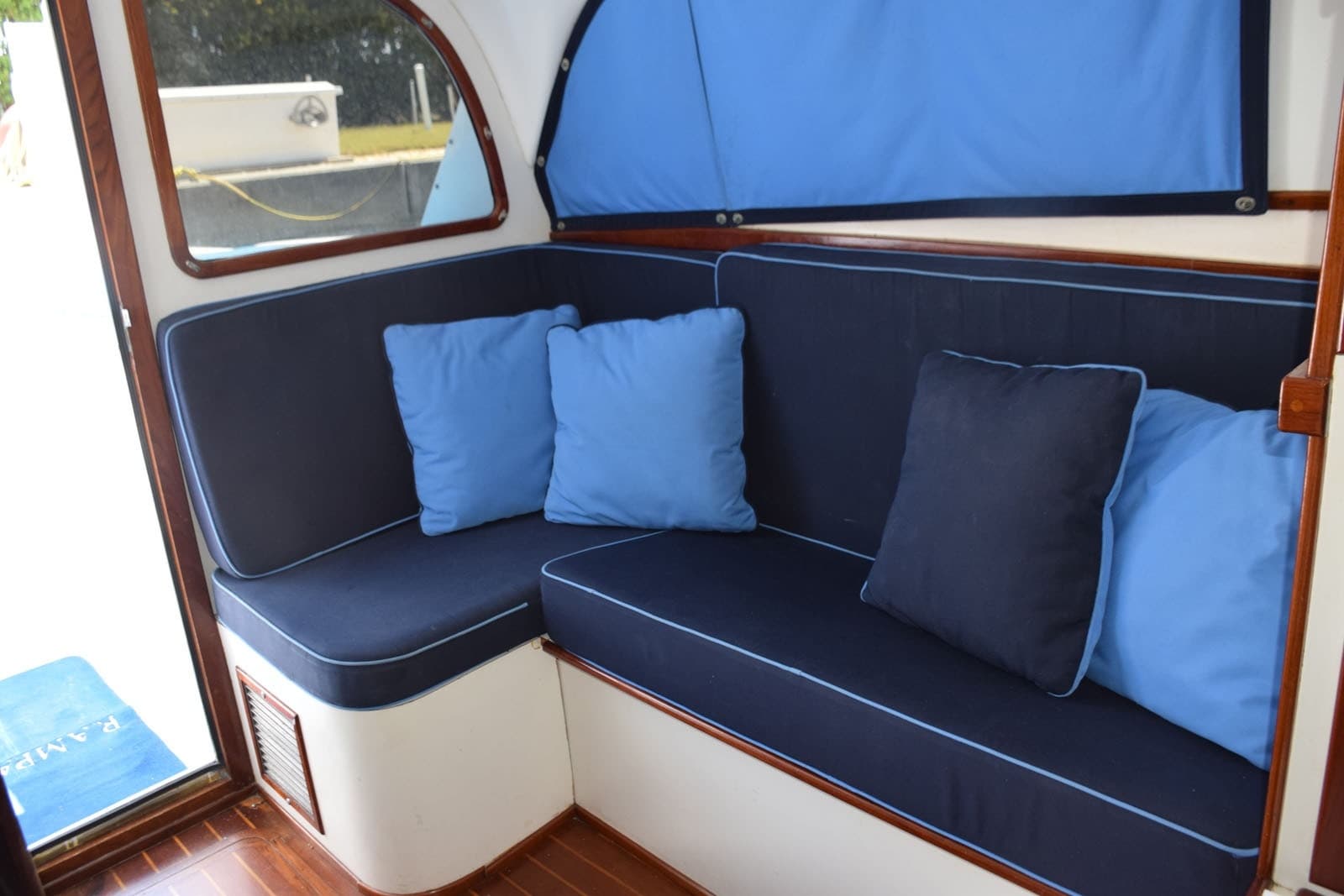 1976 Bertram Flybridge Cruiser - Photo 23