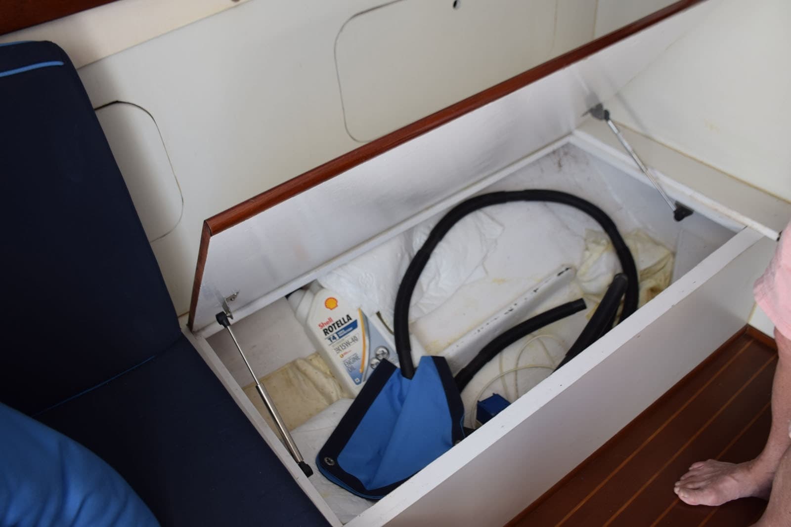 1976 Bertram Flybridge Cruiser - Photo 33