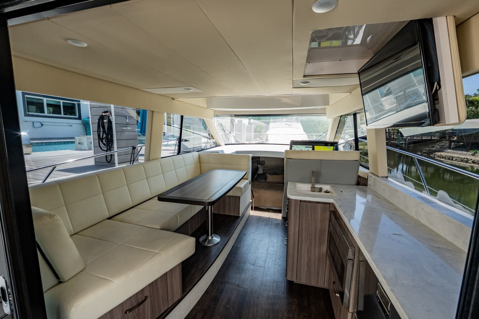 2022 Regal 42 XO - Photo 31