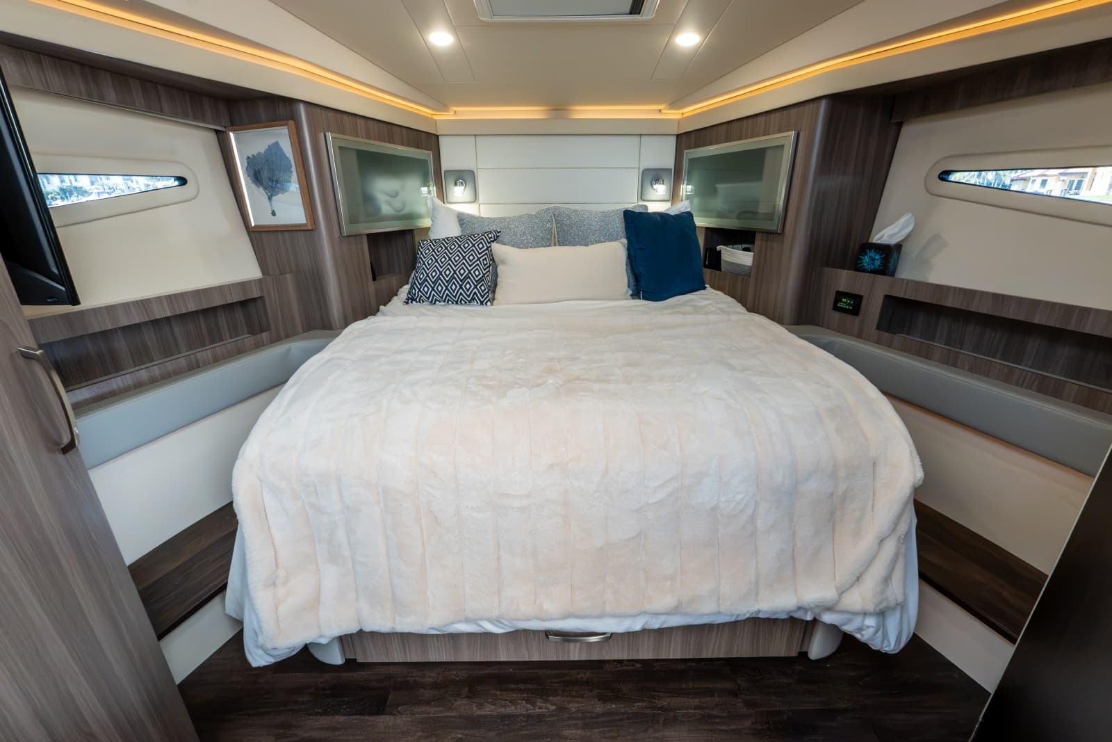 2022 Regal 42 XO - Photo 48