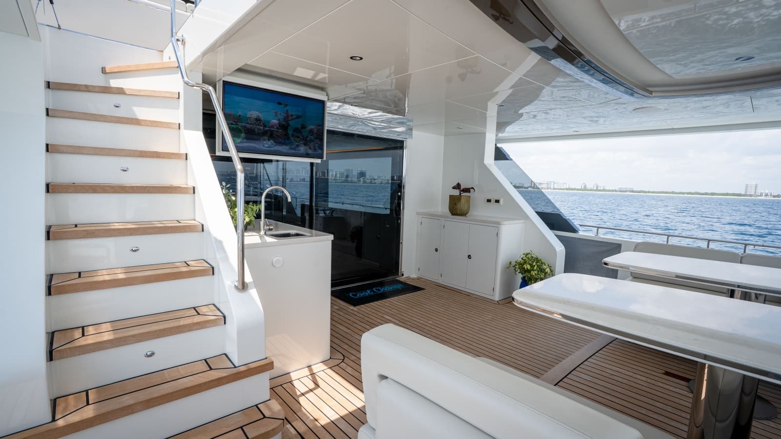 2025 Ocean Alexander 32L - Photo 12