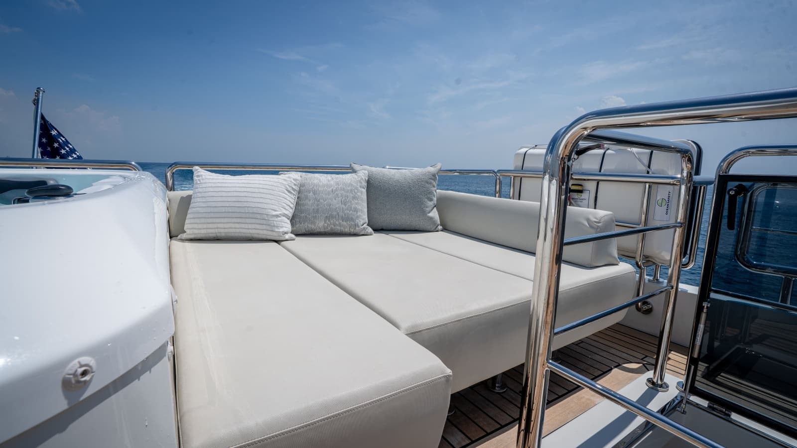 2025 Ocean Alexander 32L - Photo 19