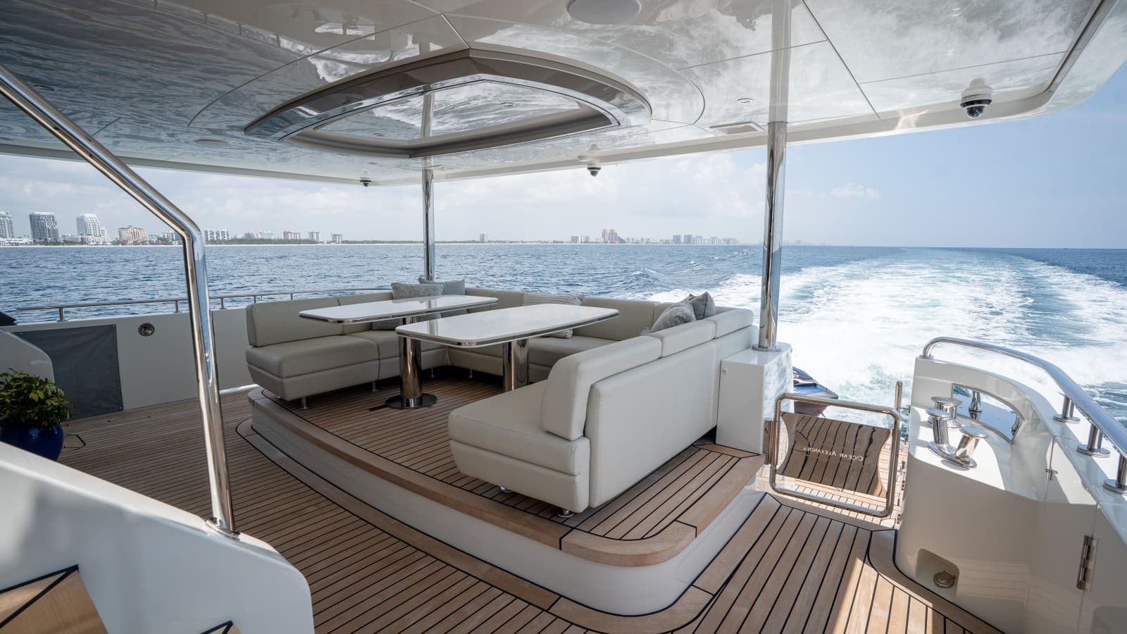 2025 Ocean Alexander 32L - Photo 13