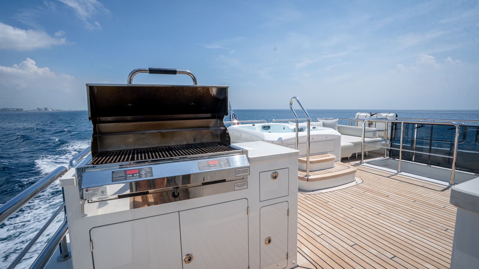 2025 Ocean Alexander 32L - Photo 21