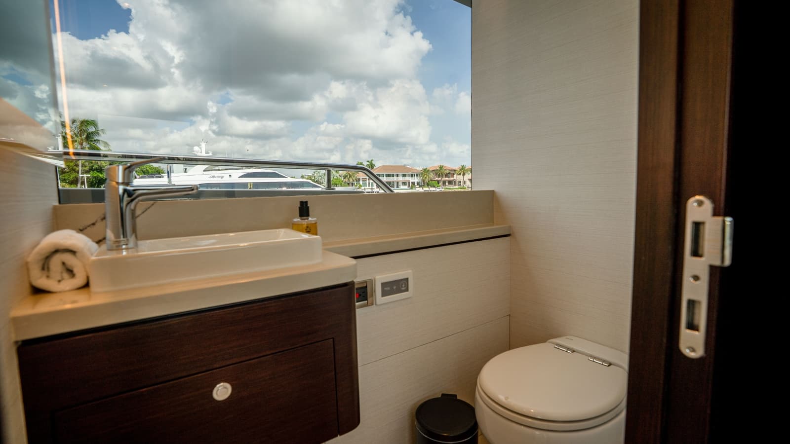 2025 Ocean Alexander 32L - Photo 58