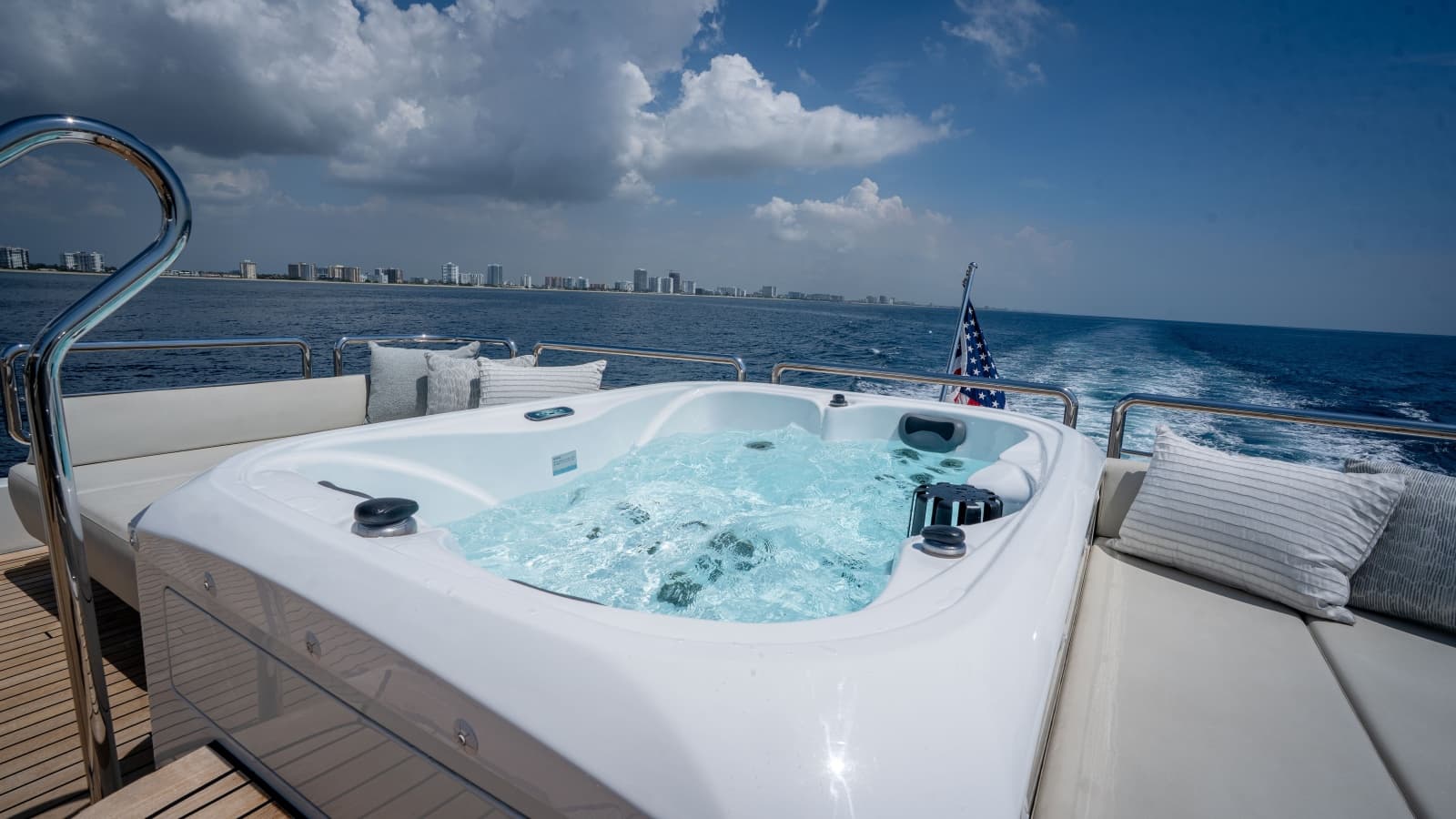 2025 Ocean Alexander 32L - Photo 17