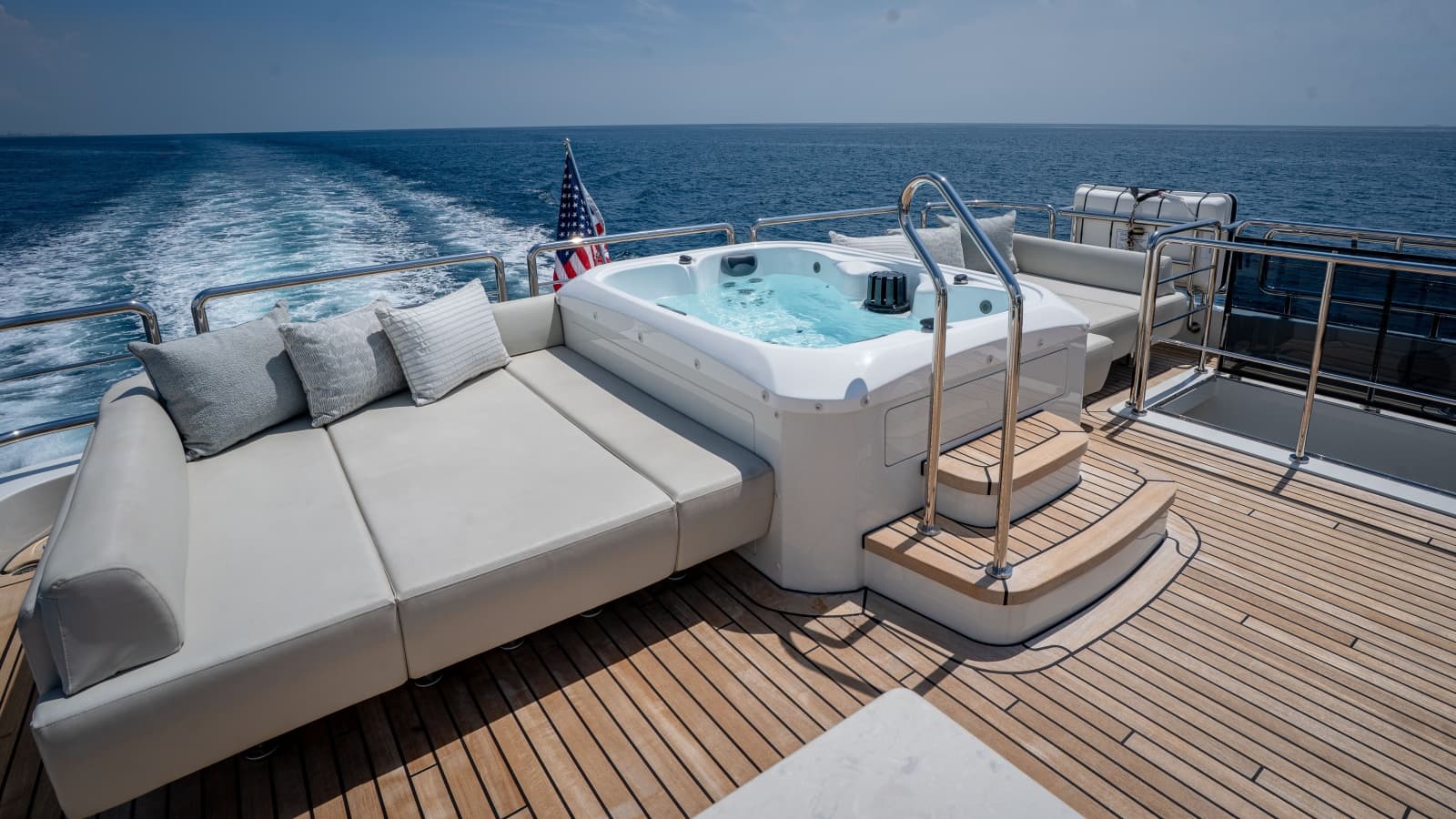 2025 Ocean Alexander 32L - Photo 16