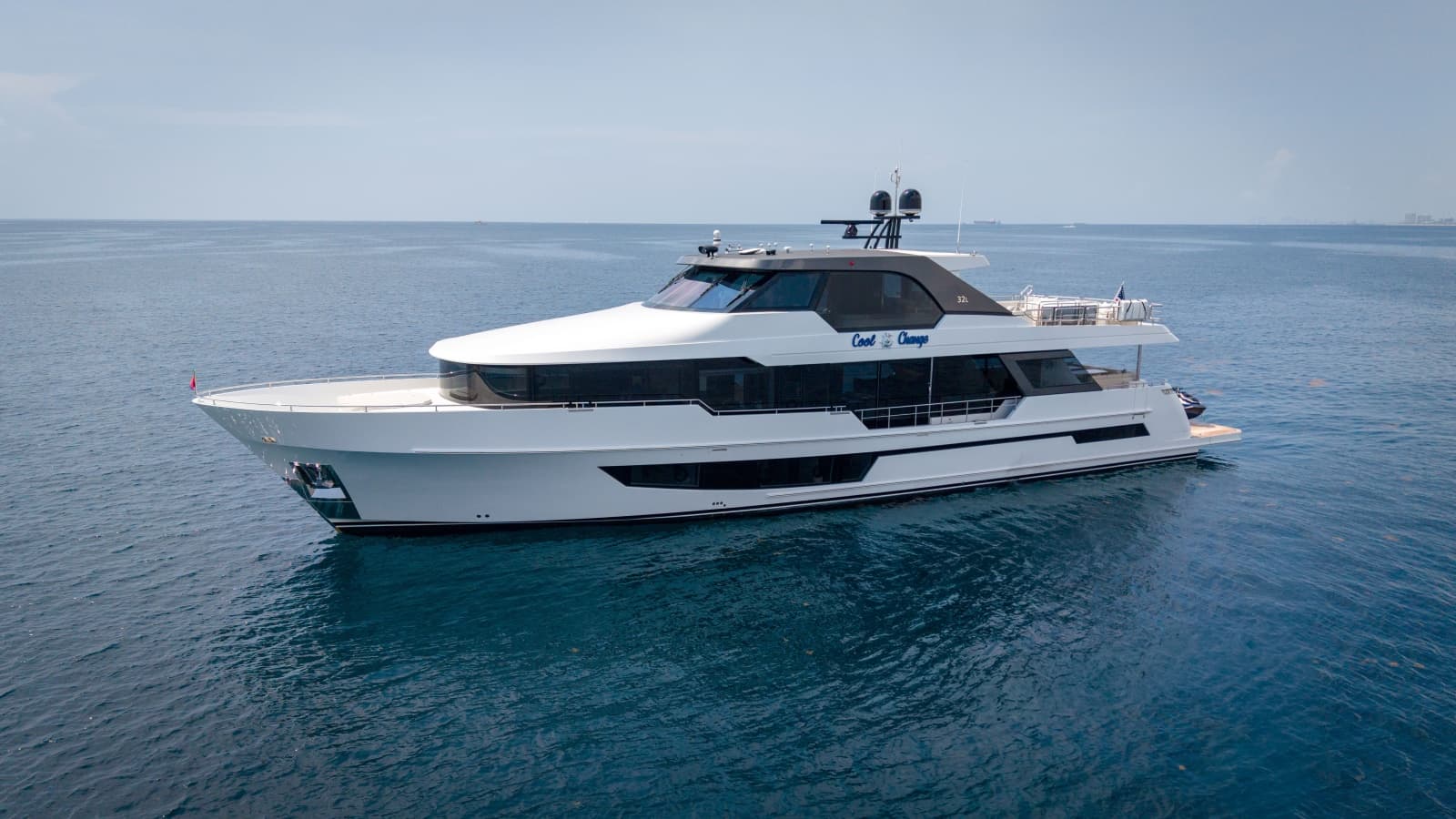 2025 Ocean Alexander 32L - Photo 3
