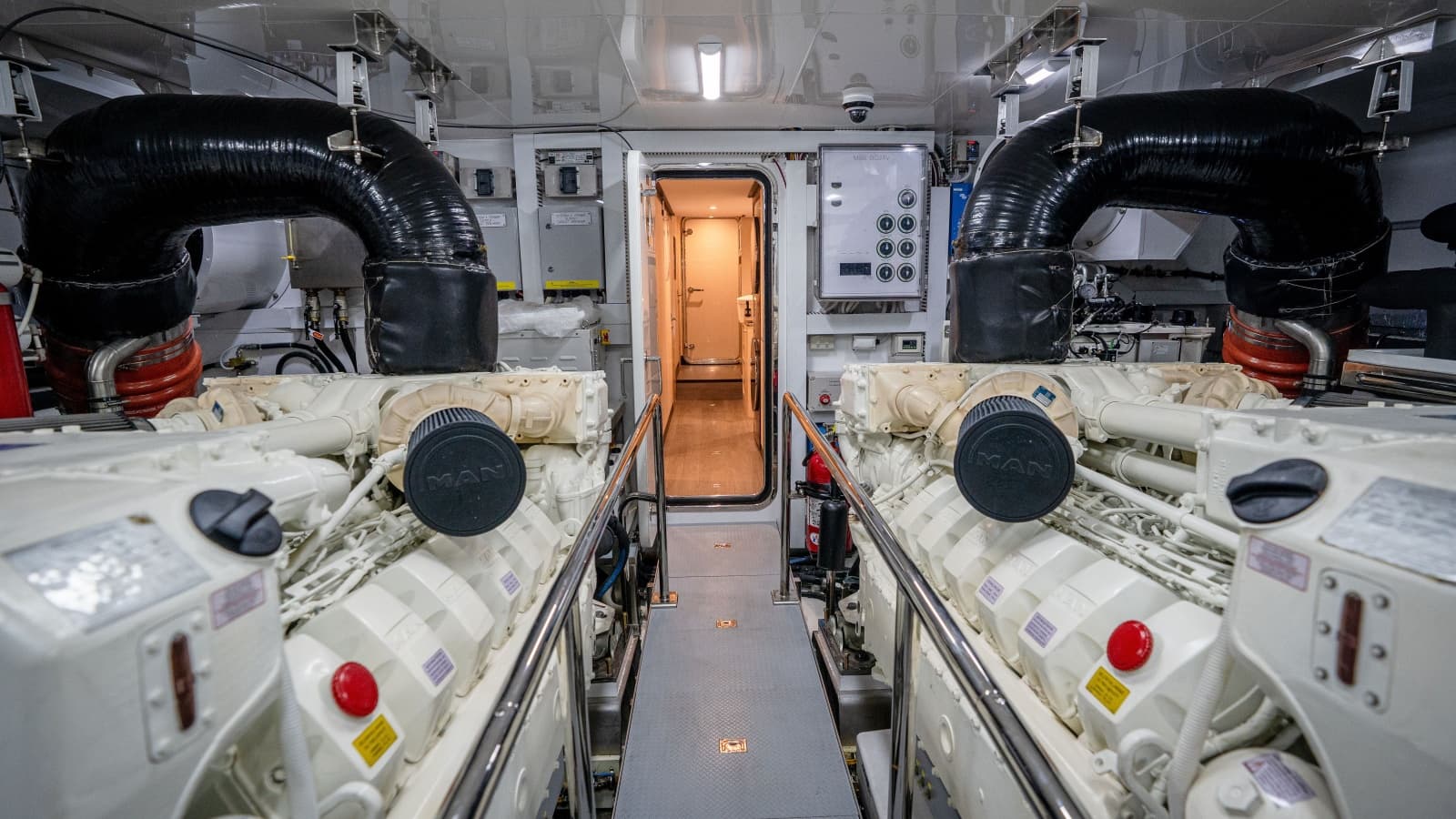 2025 Ocean Alexander 32L - Photo 87