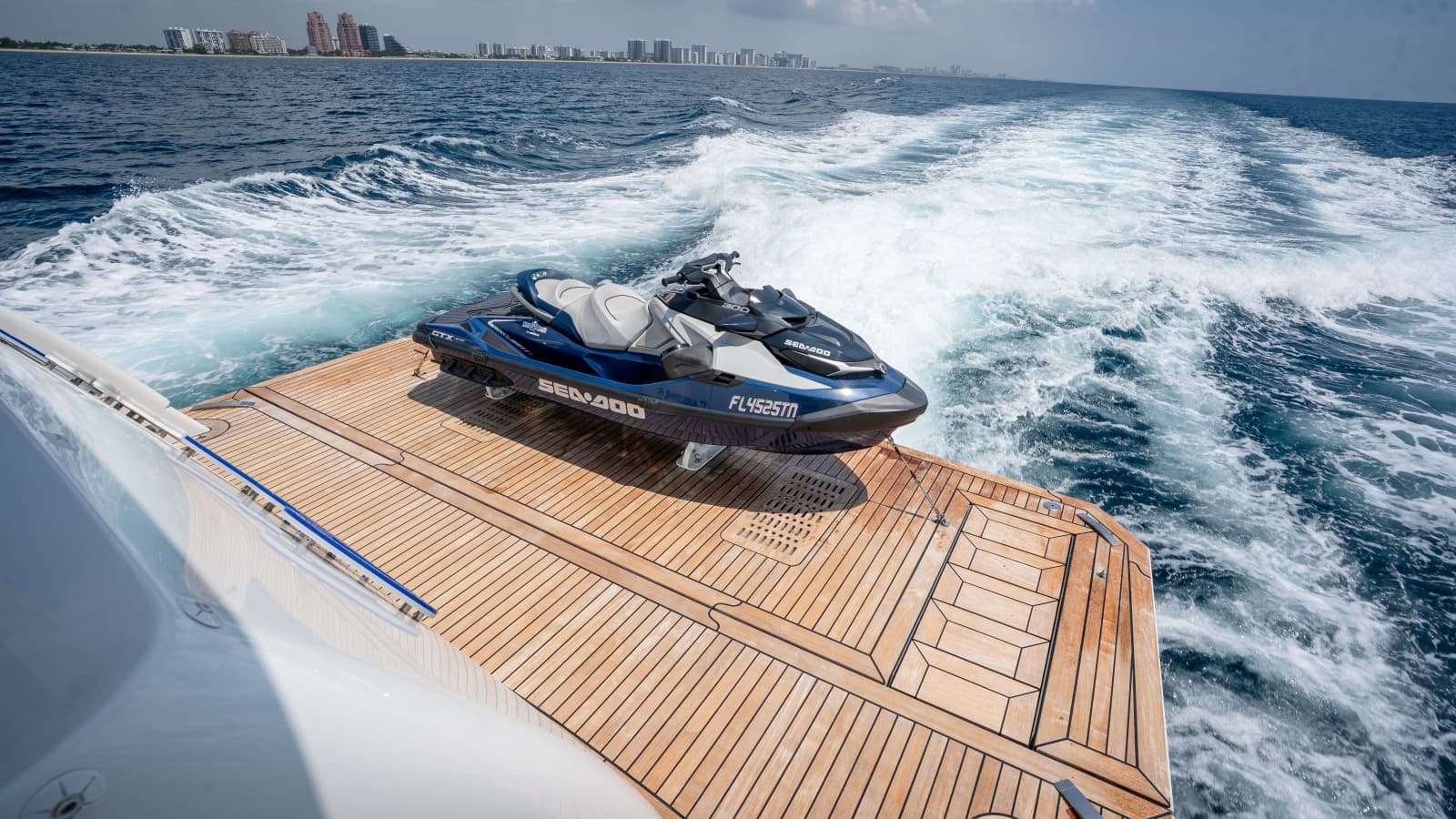 2025 Ocean Alexander 32L - Photo 11