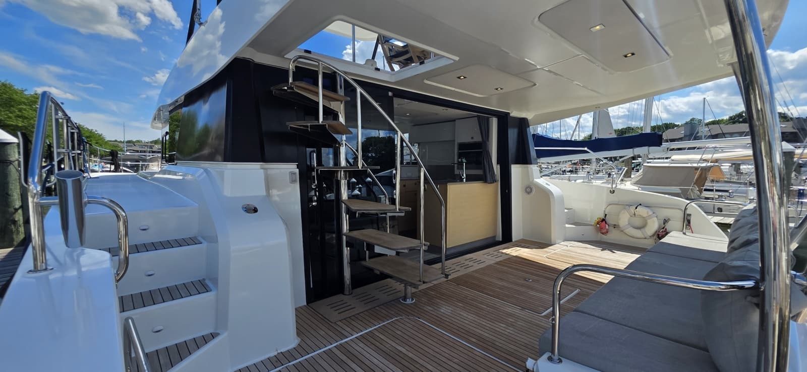 2018 Fountaine Pajot Motor Yacht 44 - Photo 10