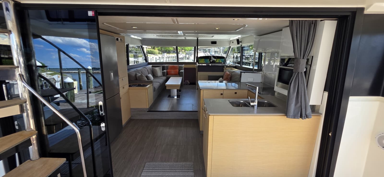 2018 Fountaine Pajot Motor Yacht 44 - Photo 19