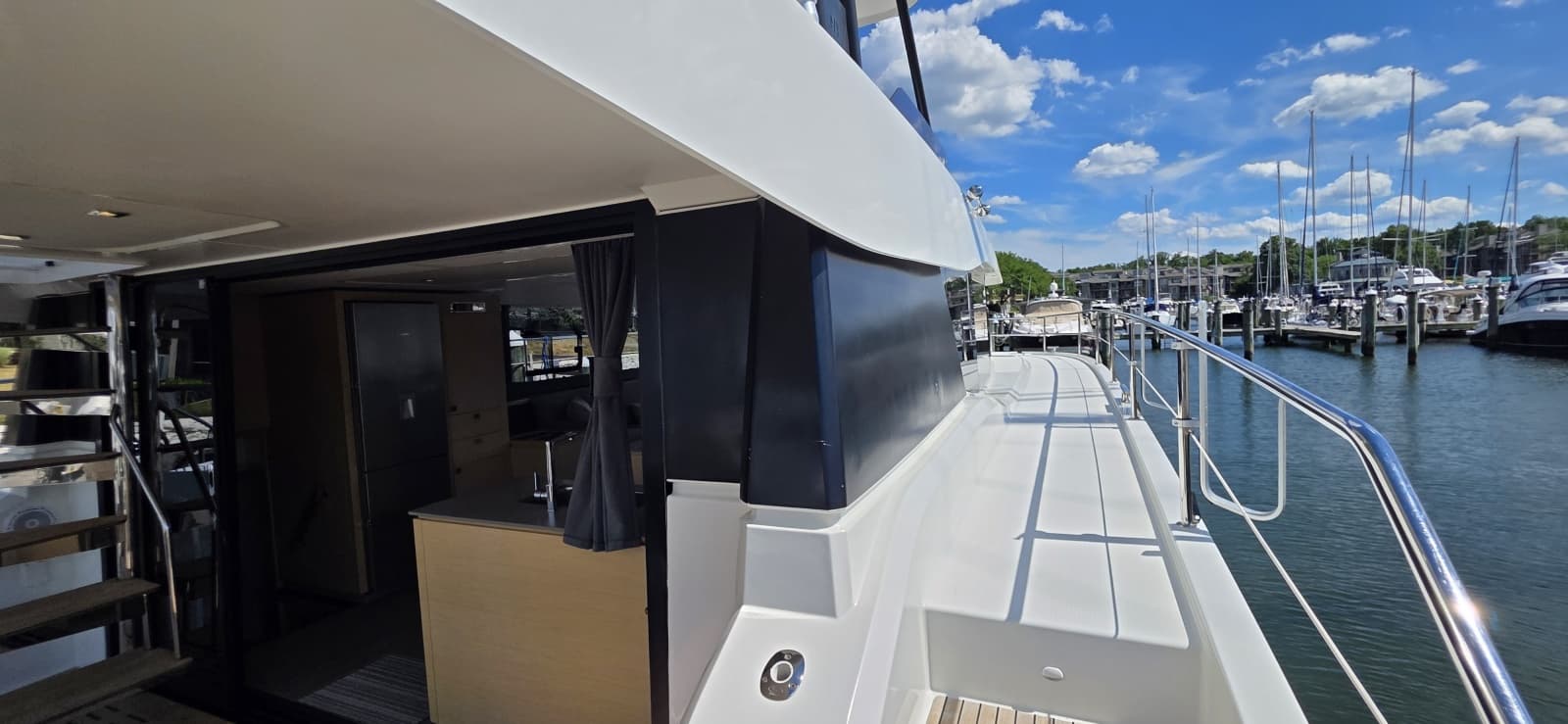 2018 Fountaine Pajot Motor Yacht 44 - Photo 12