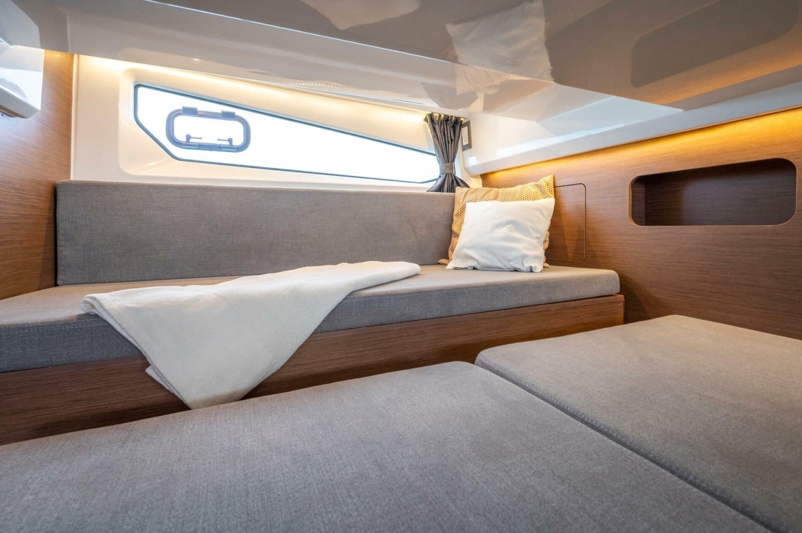 2027 Beneteau Antares 11 Coupe - Photo 17