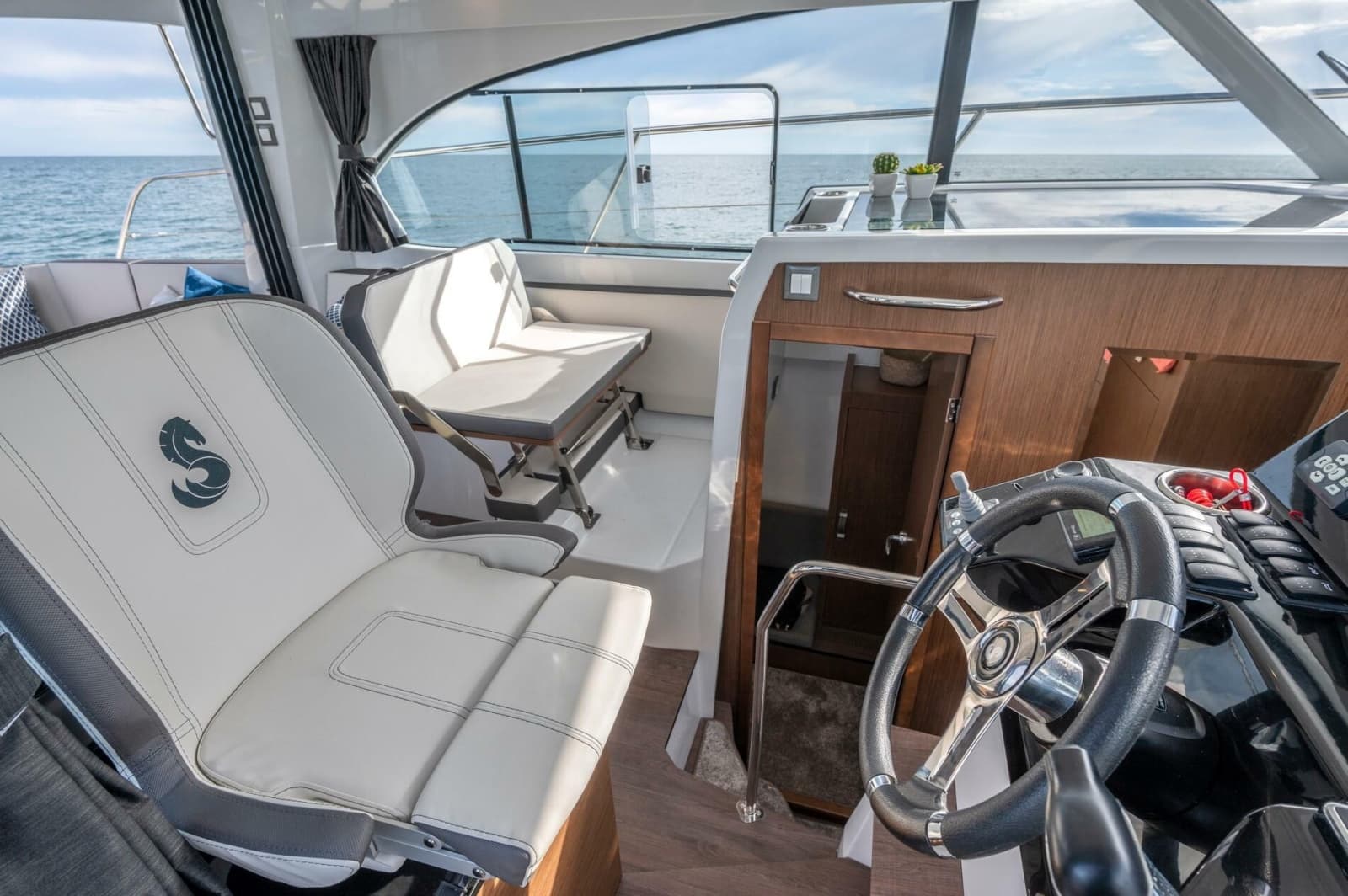 2027 Beneteau Antares 11 Coupe - Photo 10