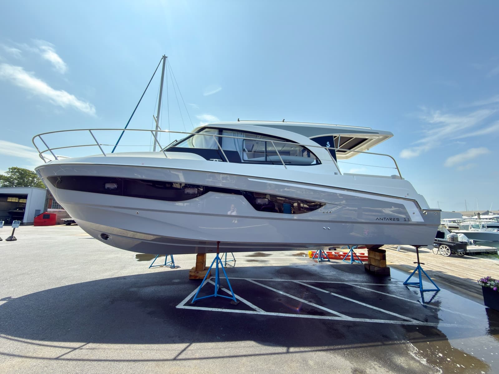 2027 Beneteau Antares 11 Coupe - Photo 1