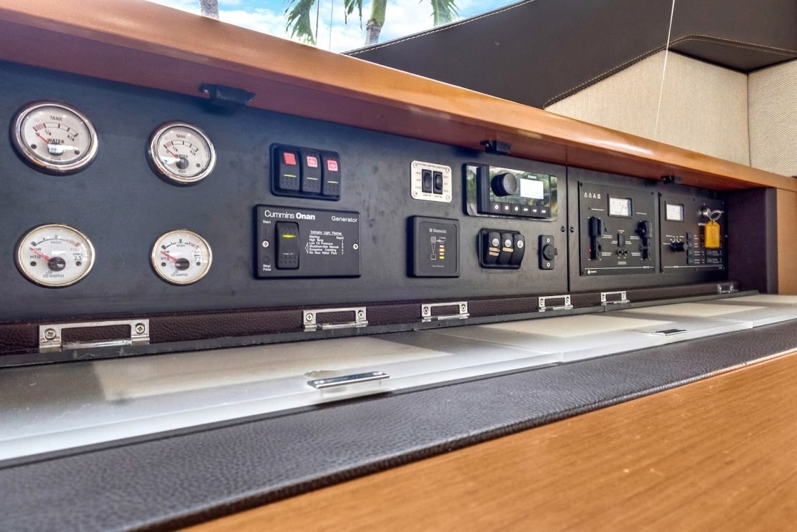 2011 Prestige 60 - Photo 34