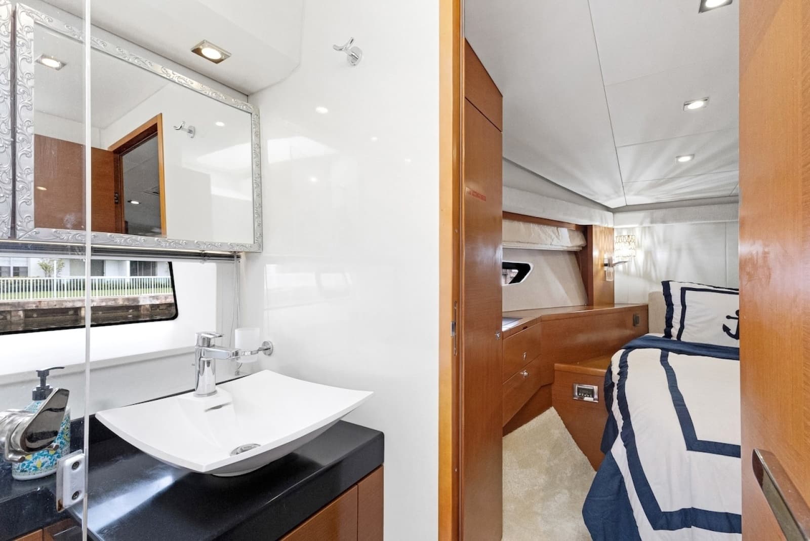 2011 Prestige 60 - Photo 57