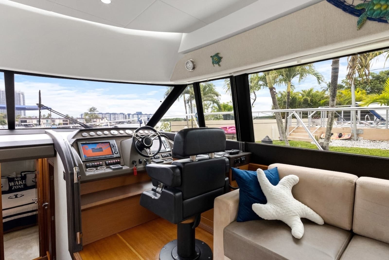 2011 Prestige 60 - Photo 48