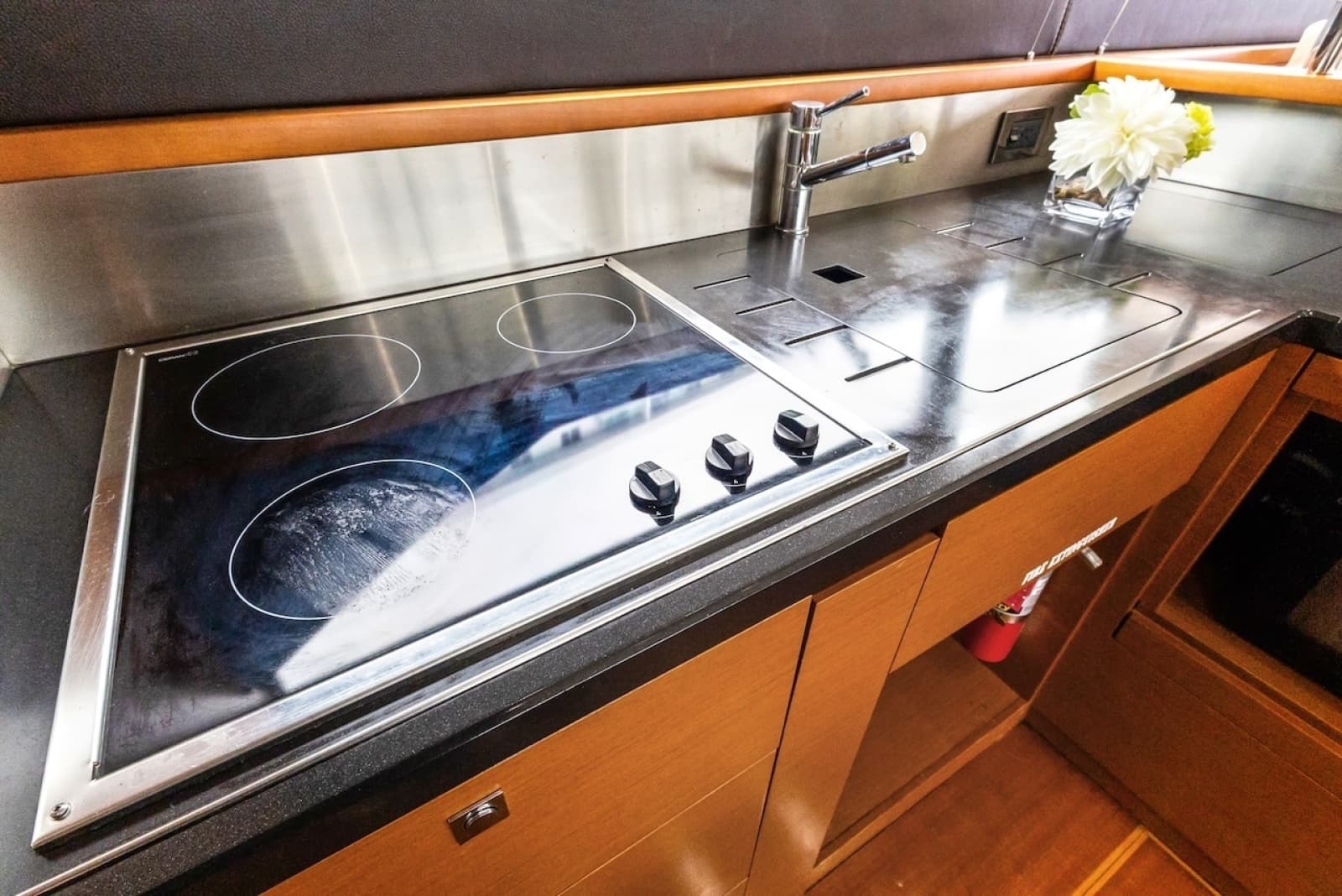 2011 Prestige 60 - Photo 38