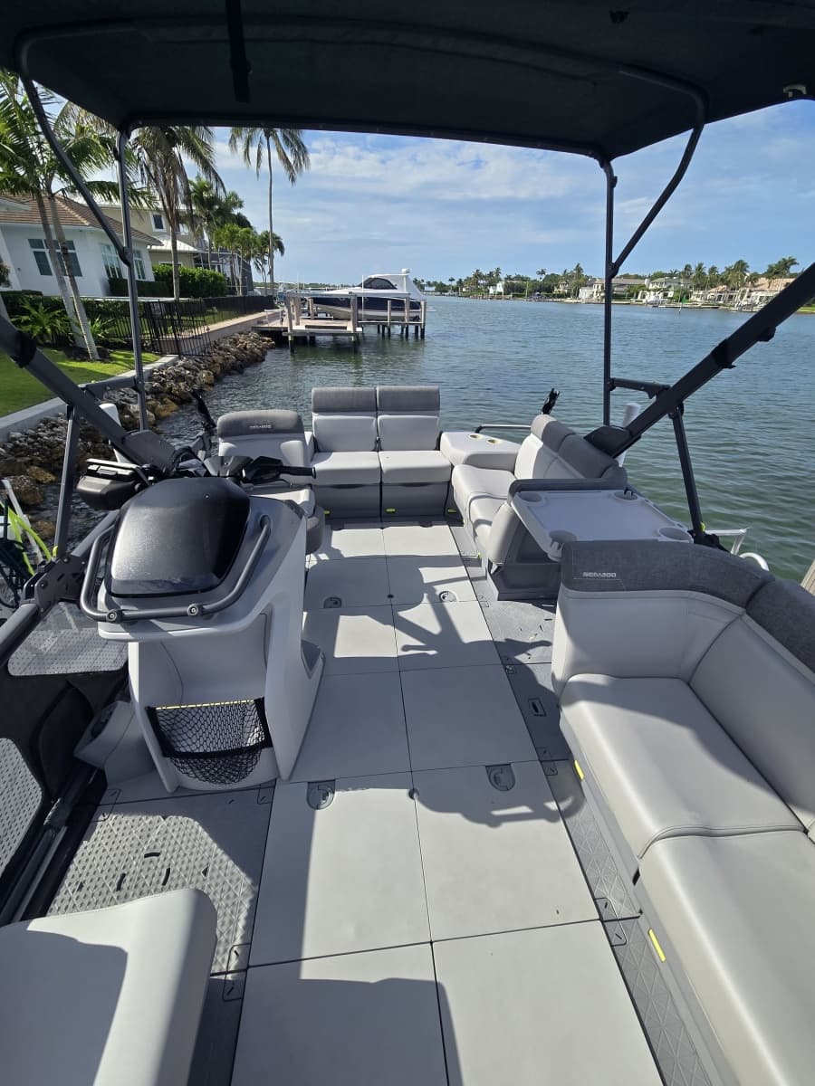 2024 Sea-Doo Switch - Photo 8
