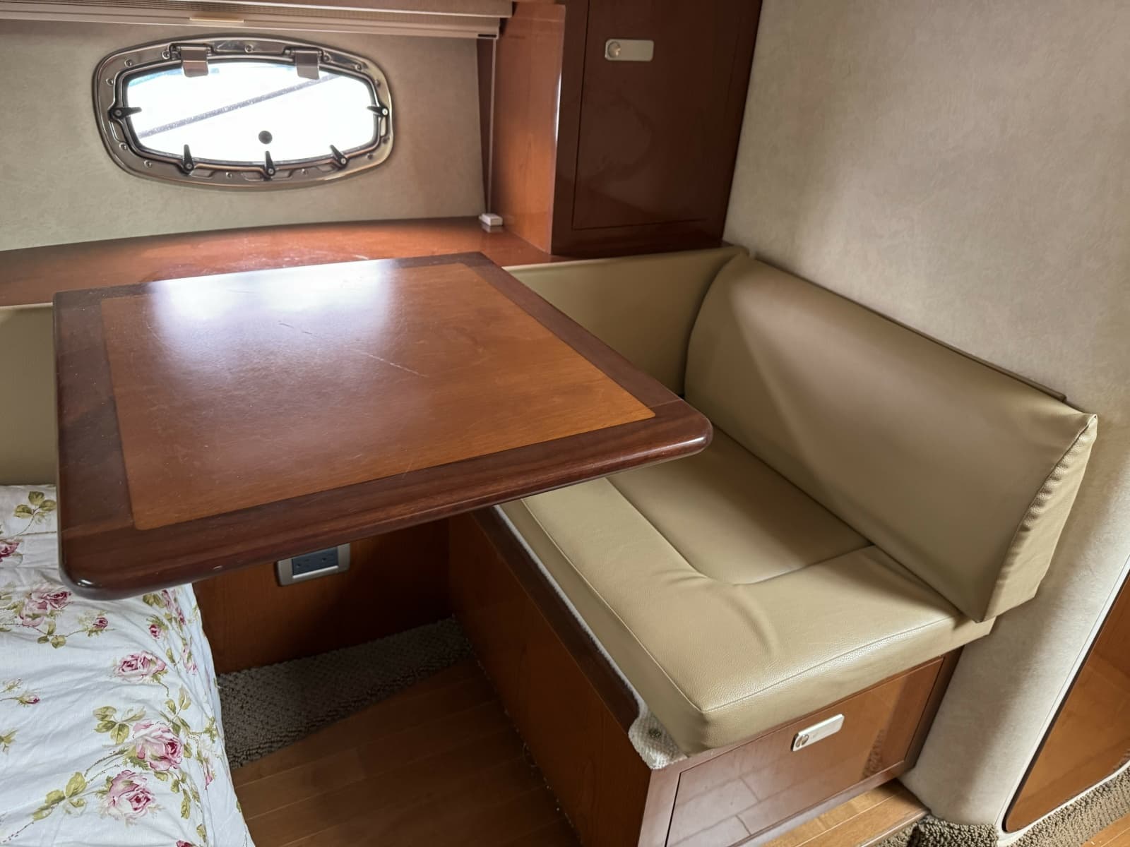 2012 Sea Ray 310DA - Photo 10