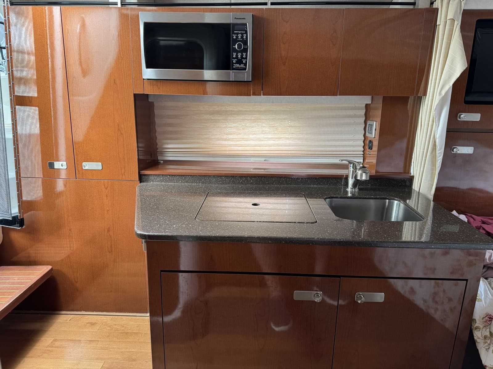 2012 Sea Ray 310DA - Photo 8