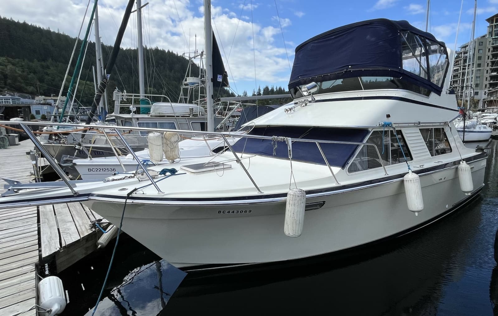 1989 Tollycraft 30' Sport Cruiser - Photo 1