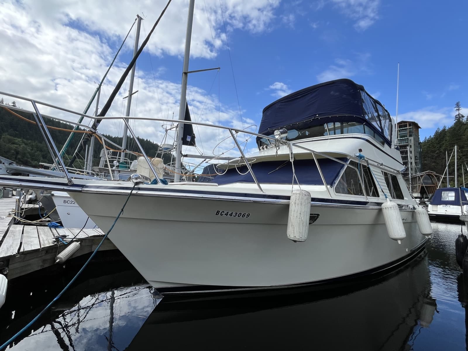 1989 Tollycraft 30' Sport Cruiser - Photo 2
