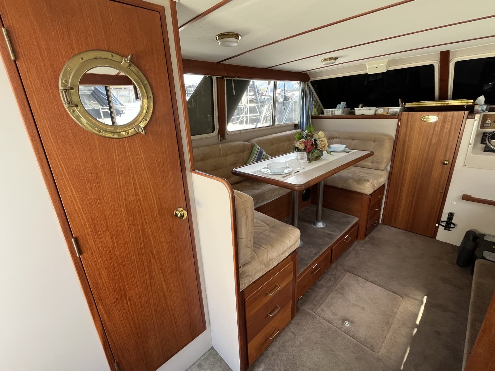 1989 Tollycraft 30' Sport Cruiser - Photo 14