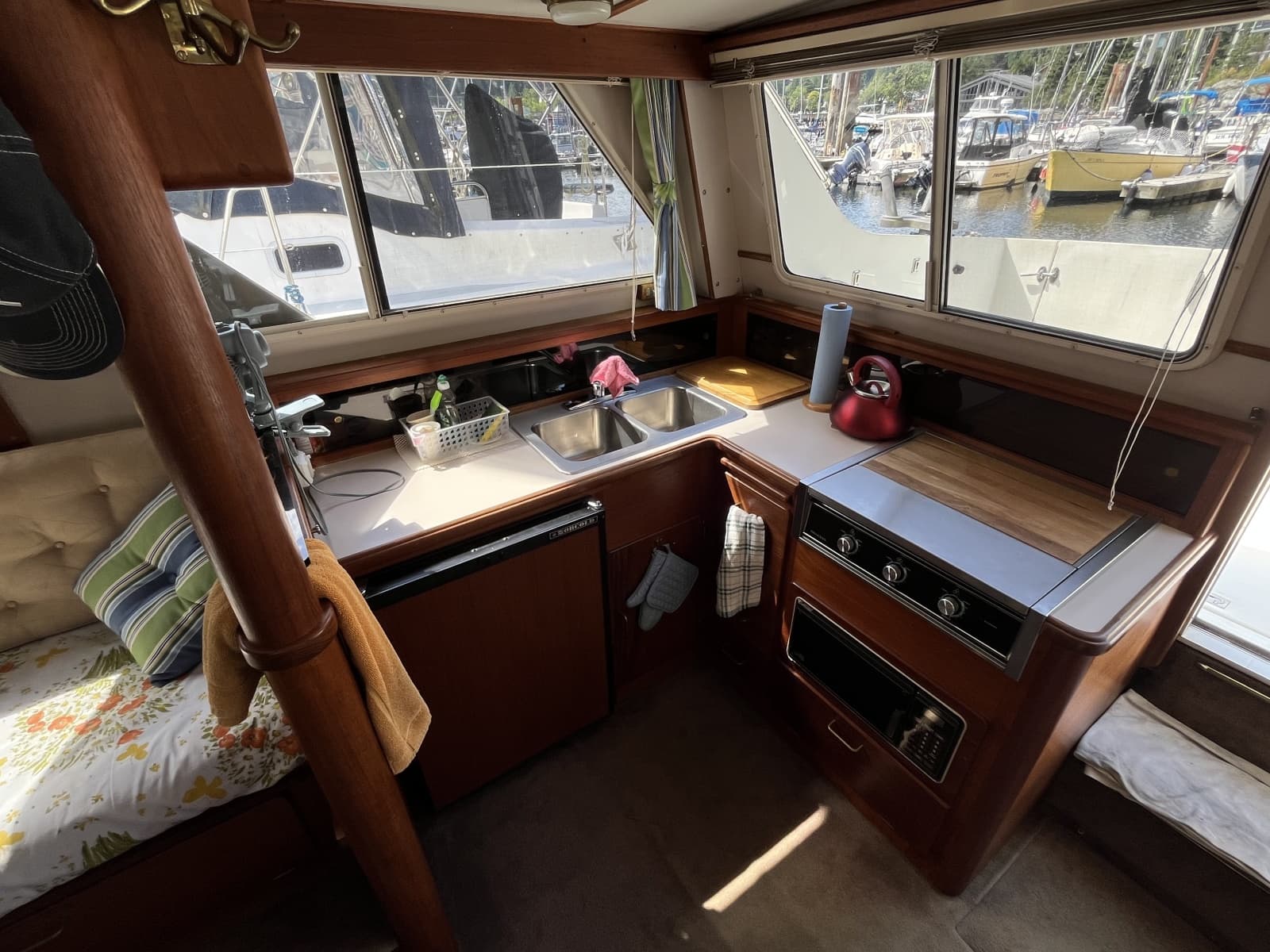 1989 Tollycraft 30' Sport Cruiser - Photo 13