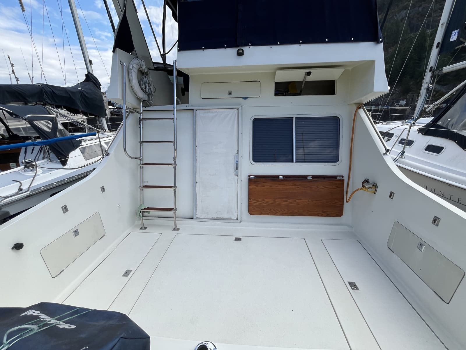 1989 Tollycraft 30' Sport Cruiser - Photo 6